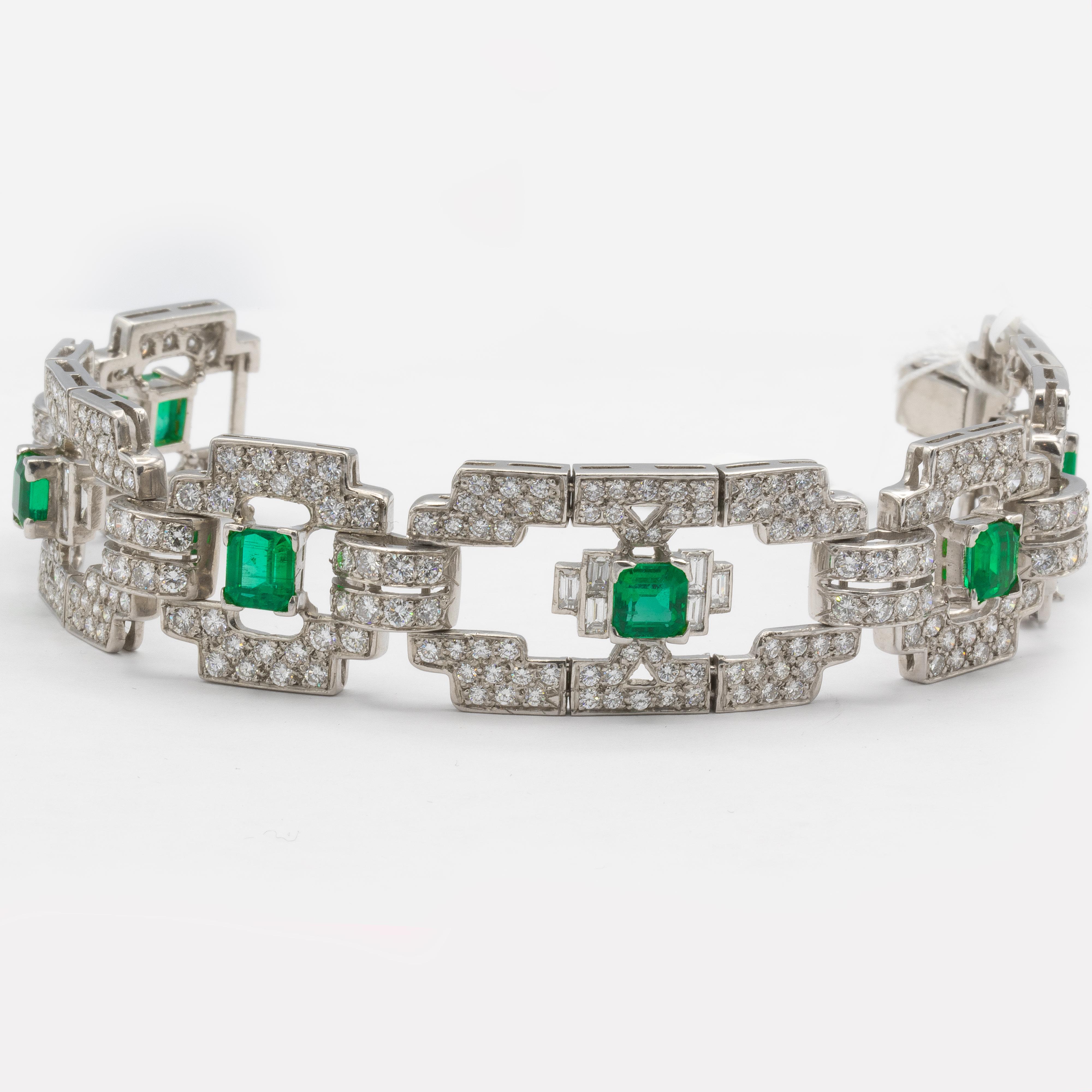Art Deco Emeralds 4.80 Carat and Diamonds 7.80 Carat Platinum Bracelet