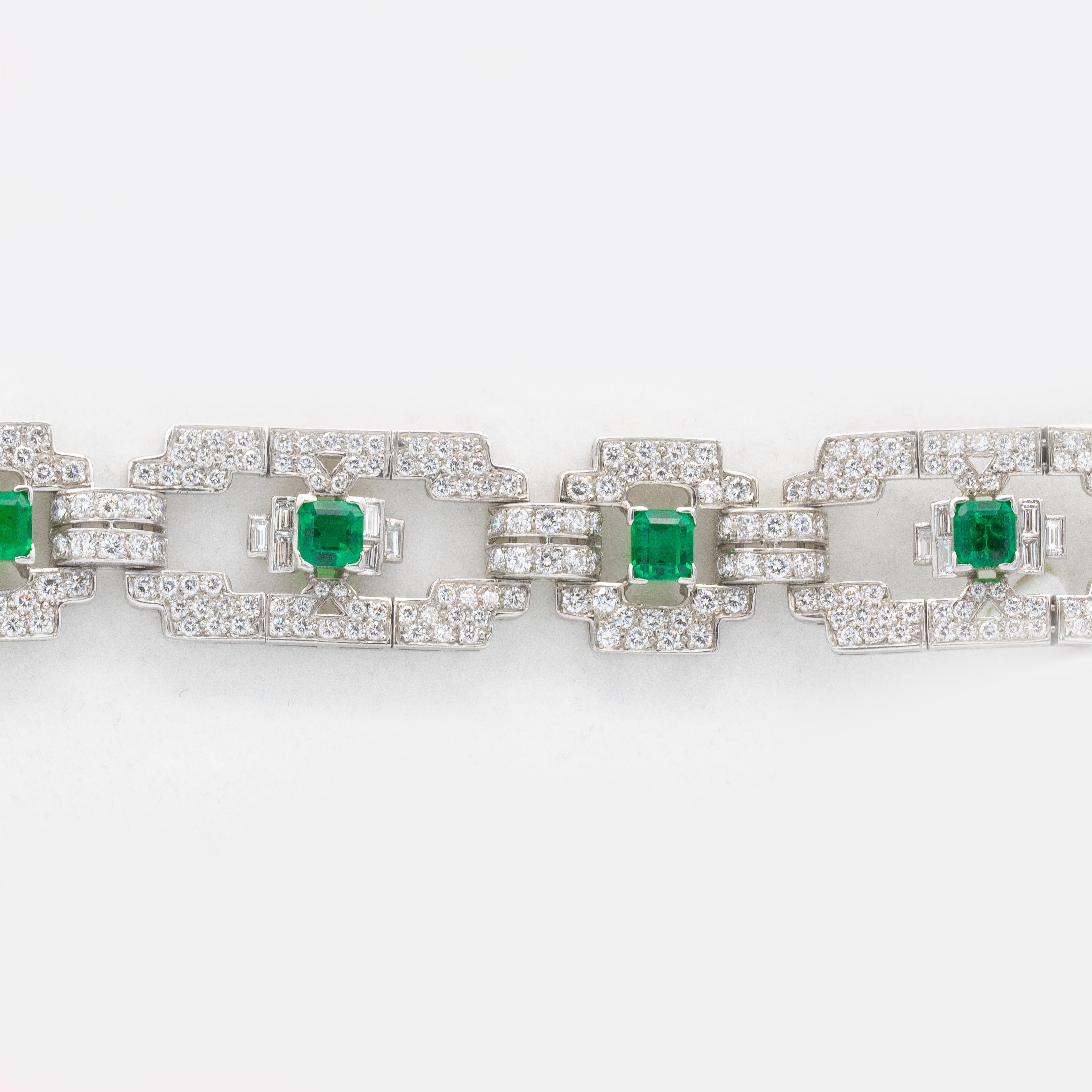 Round Cut Emeralds 4.80 Carat and Diamonds 7.80 Carat Platinum Bracelet