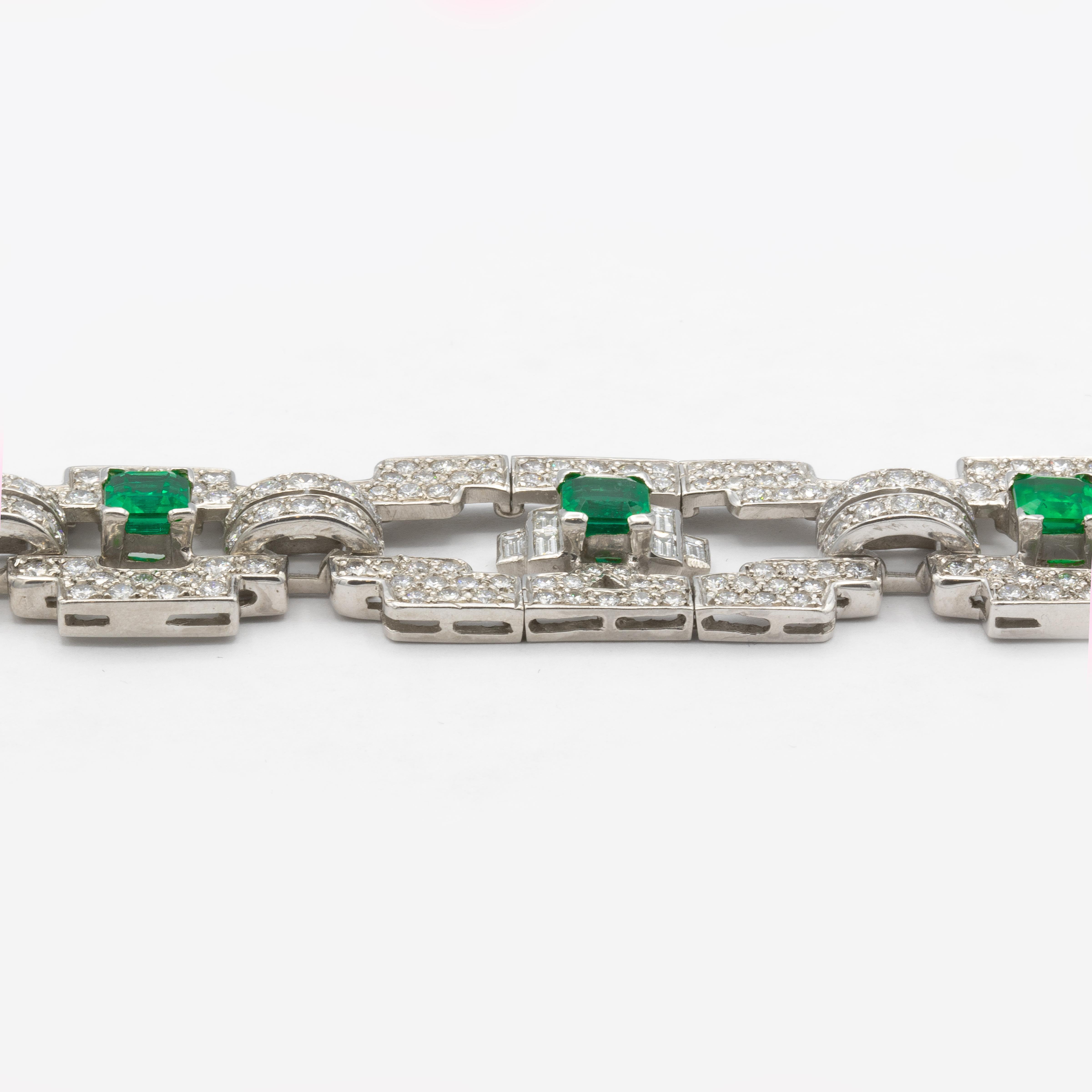 Women's or Men's Emeralds 4.80 Carat and Diamonds 7.80 Carat Platinum Bracelet