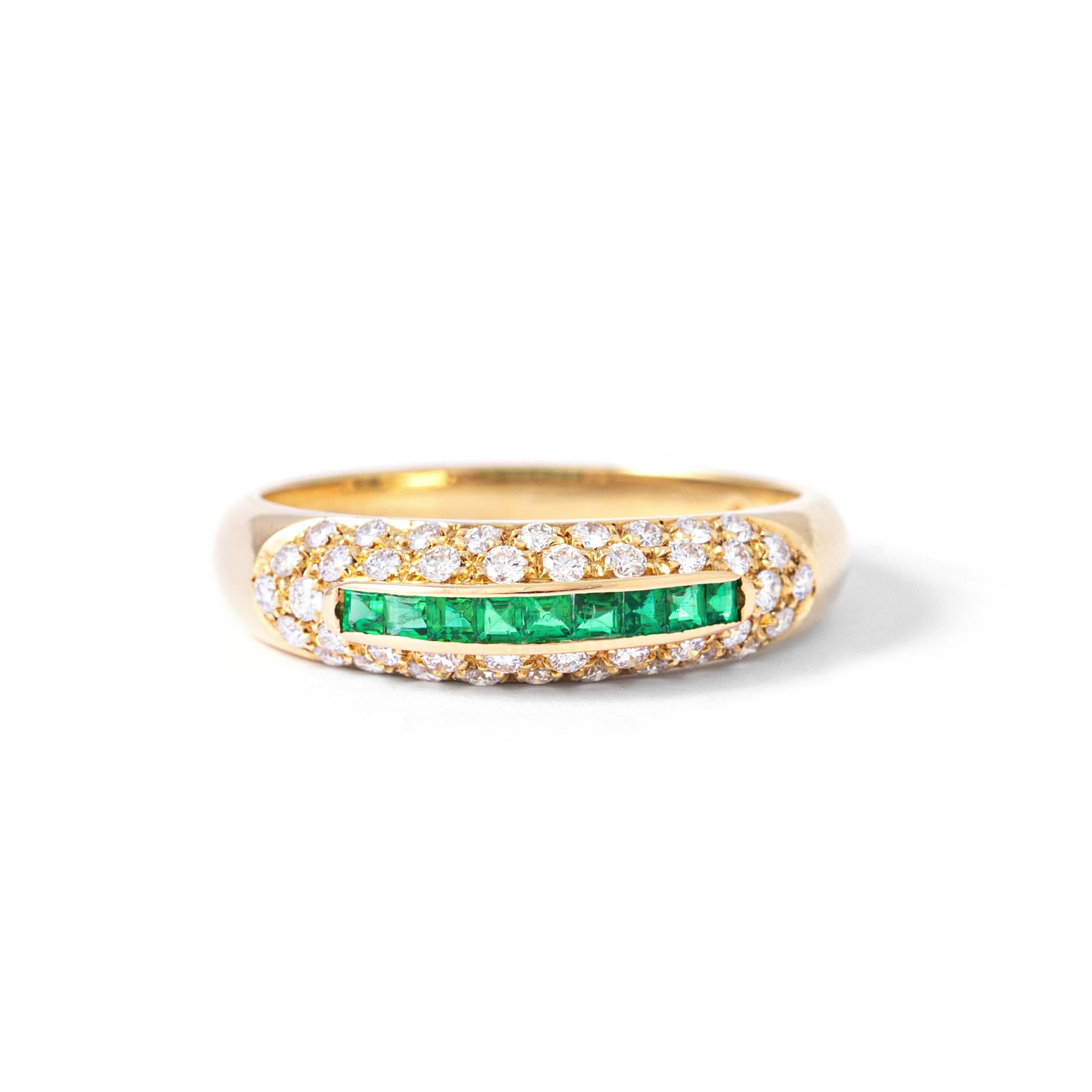 Ring in 18kt yellow gold set with 9 emeralds 0.24 cts and 42 diamonds 0.41 cts.
Size 57     