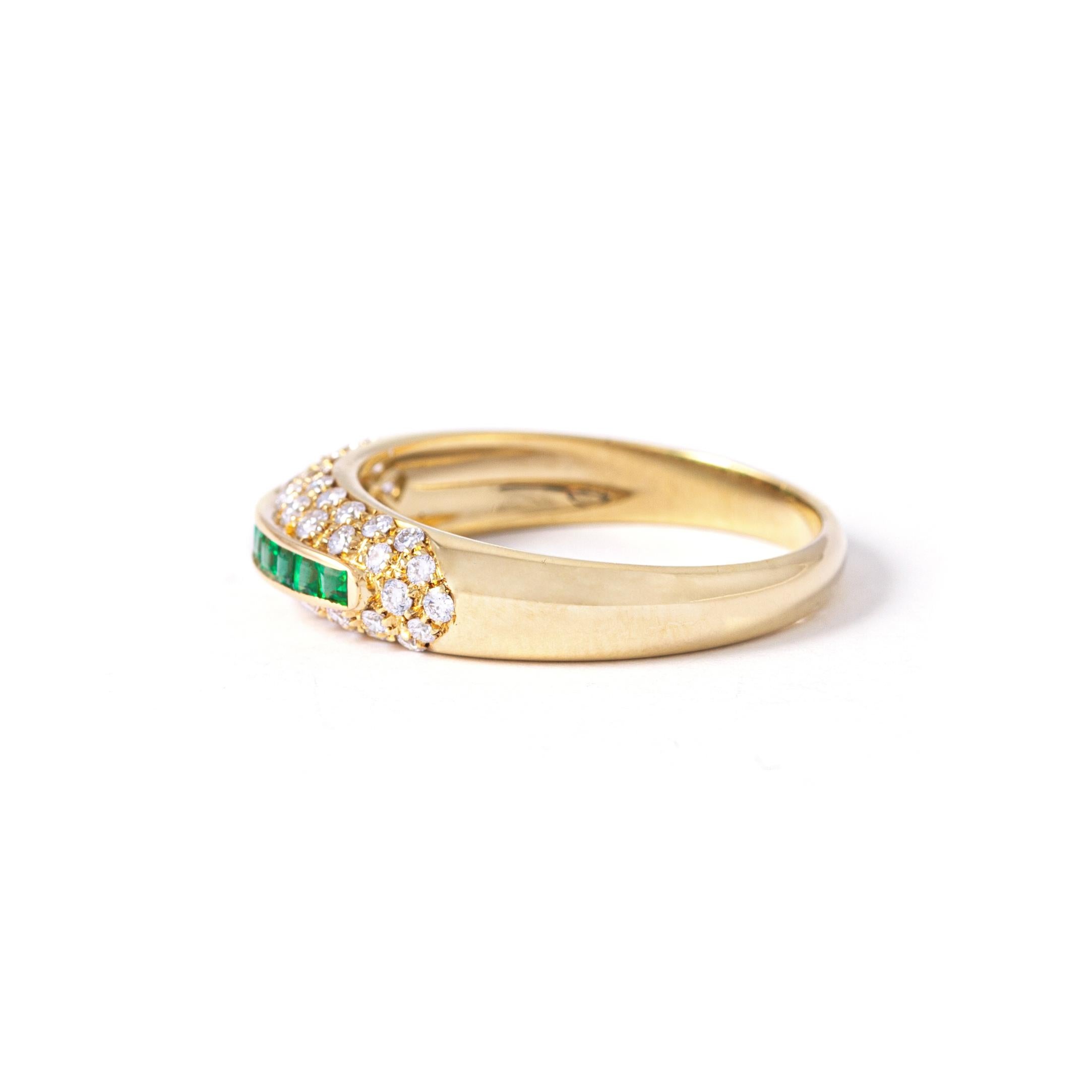 Emeralds and Diamond Ring In New Condition For Sale In Geneva, CH