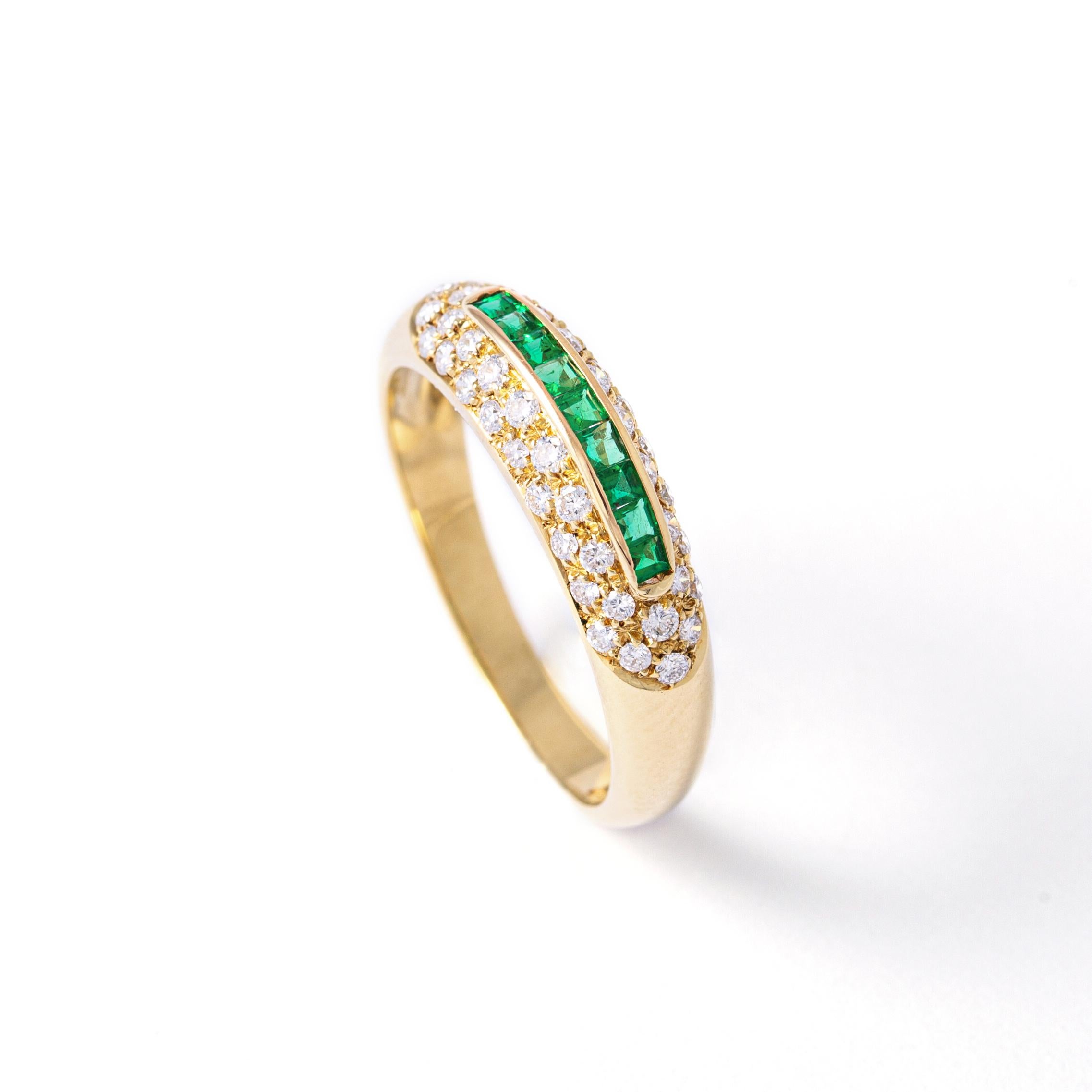 Women's or Men's Emeralds and Diamond Ring For Sale