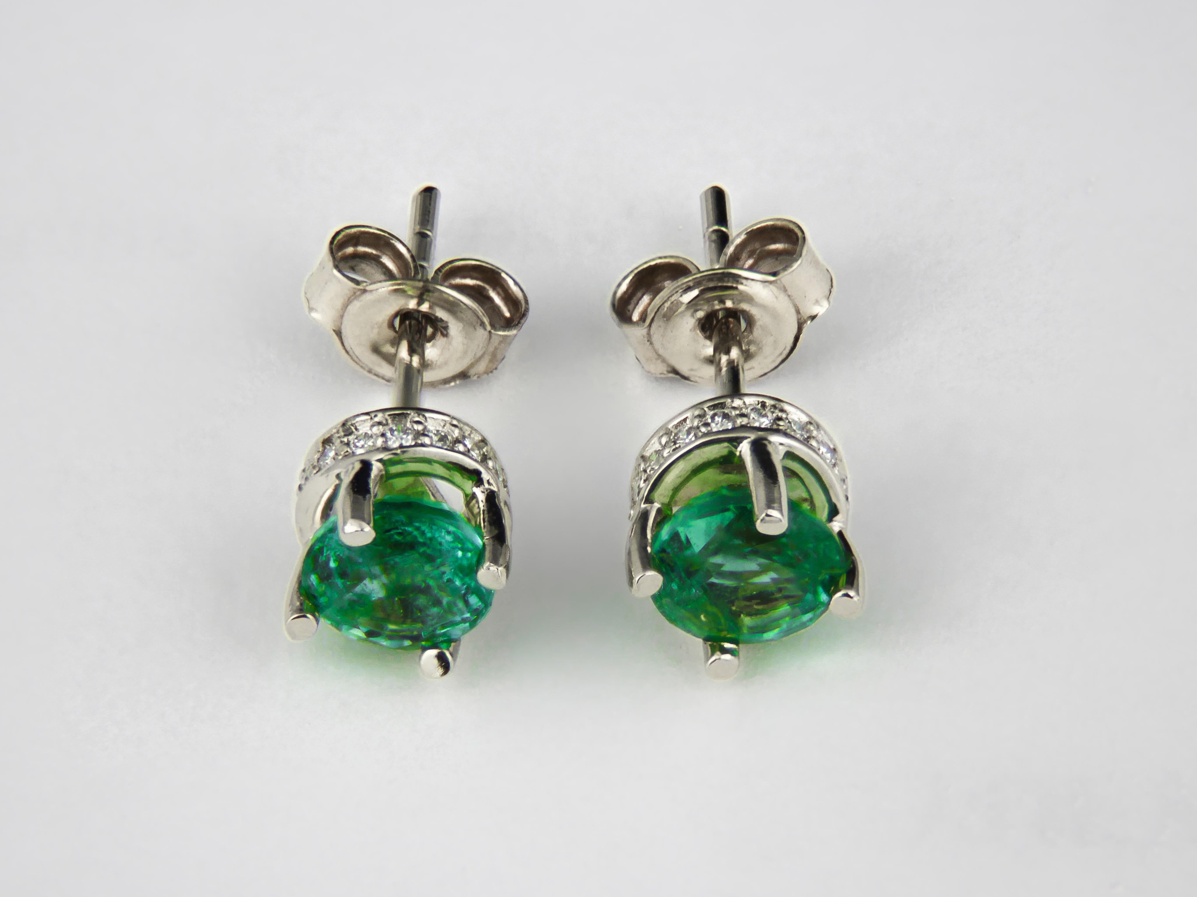 Emeralds and Diamonds 14k Gold Earrings Studs In New Condition For Sale In Istanbul, TR