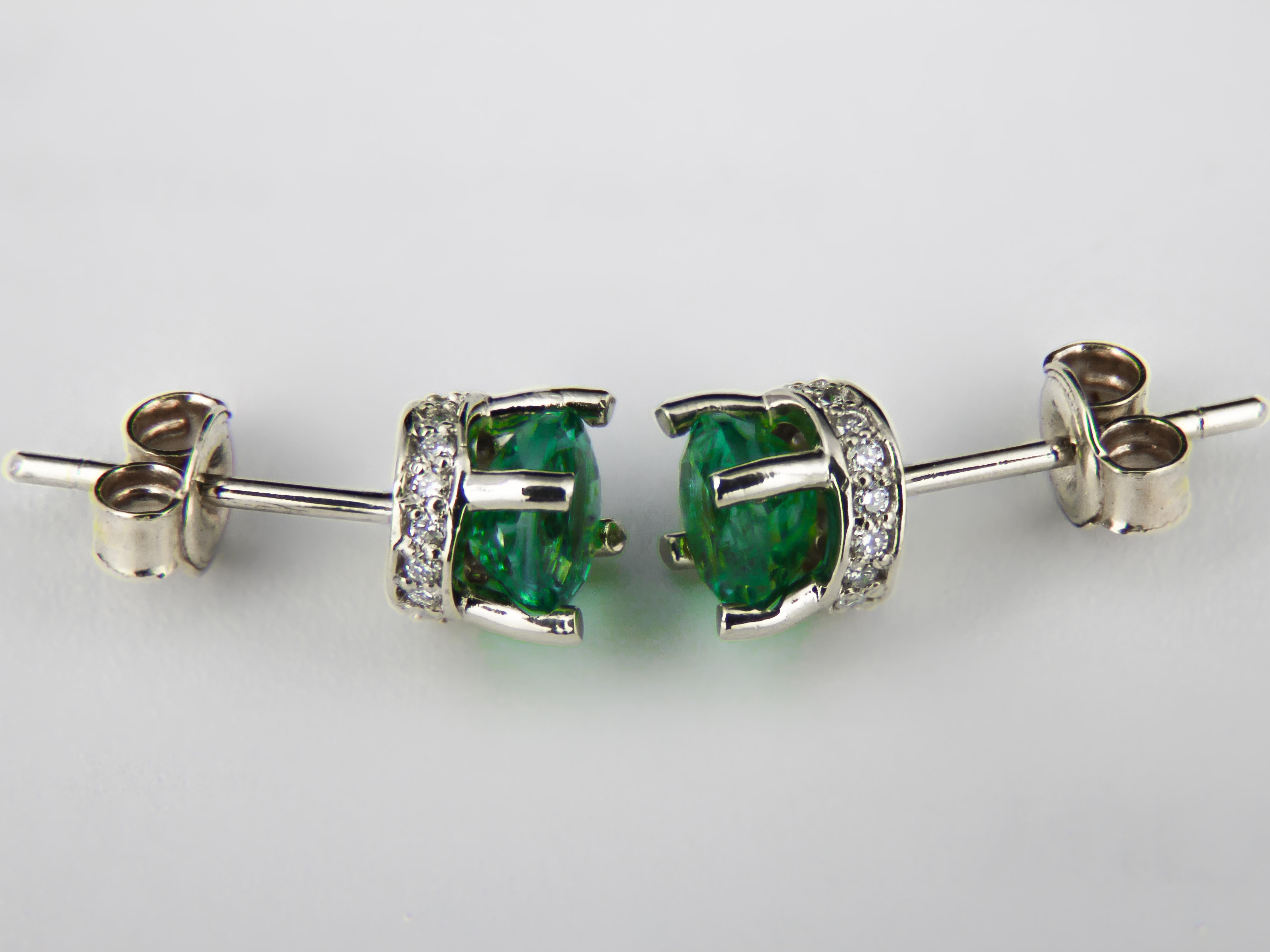 Women's or Men's Emeralds and Diamonds 14k Gold Earrings Studs For Sale