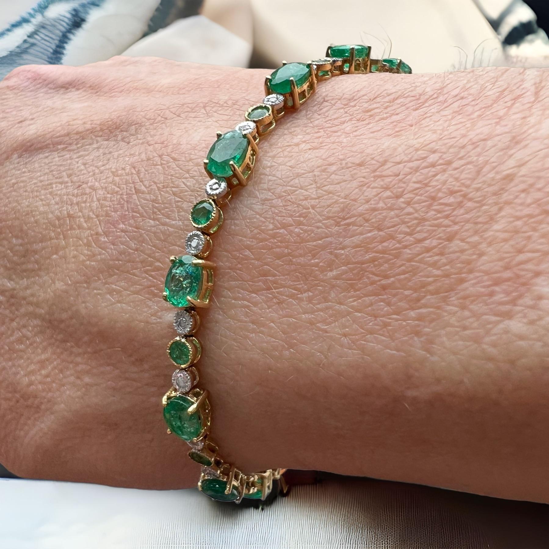 De las mujeres Pulsera de oro amarillo de 18 quilates con esmeraldas y diamantes