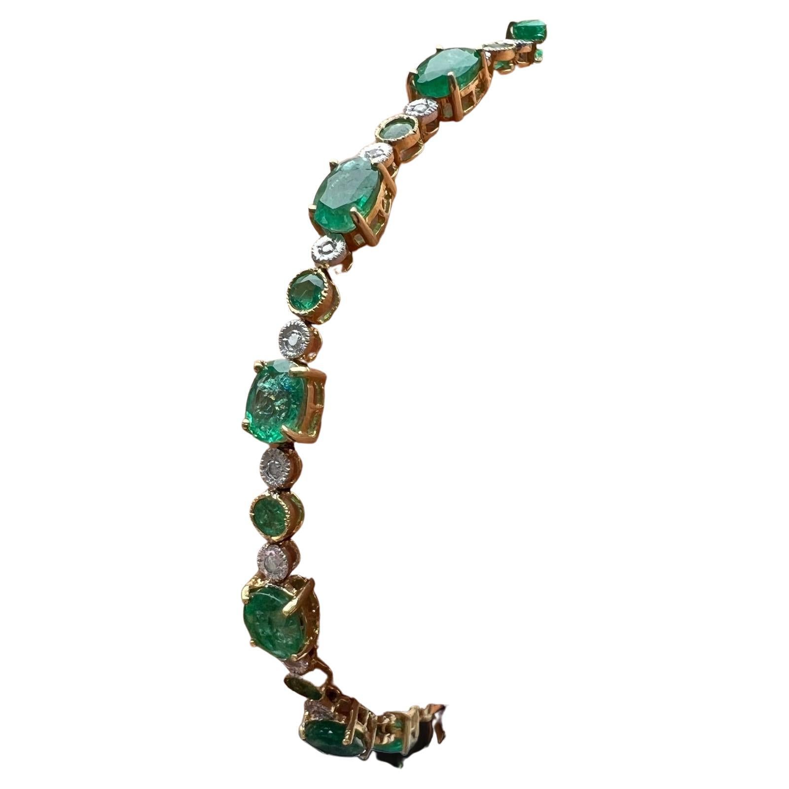 Pulsera de oro amarillo de 18 quilates con esmeraldas y diamantes