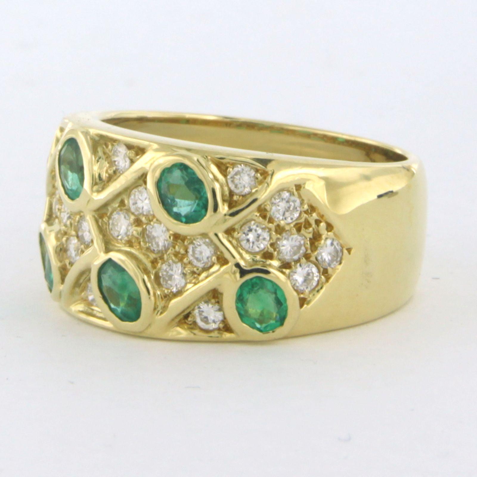 Modern Emeralds and diamonds 18k gold ring ringsize 55 For Sale