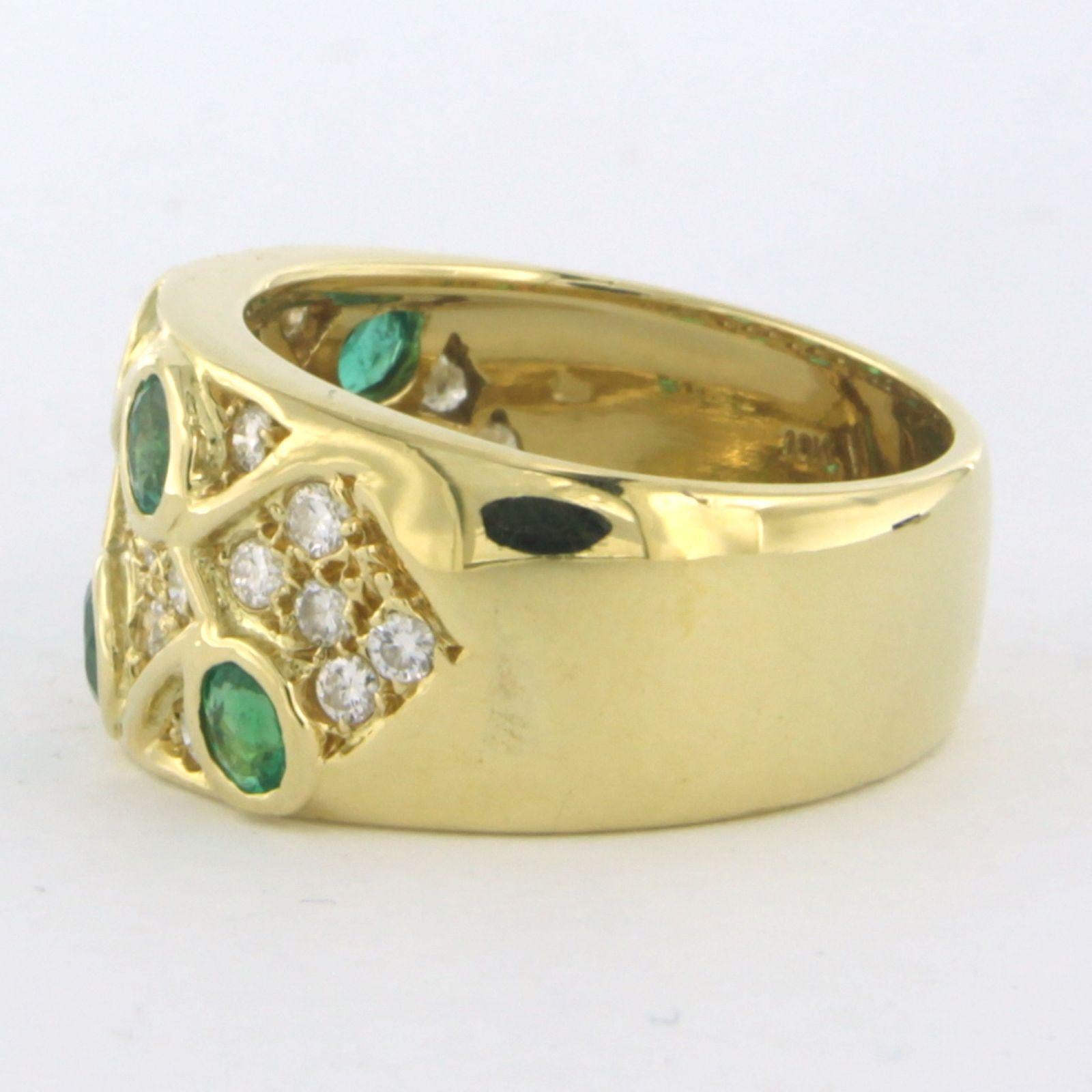 Women's Emeralds and diamonds 18k gold ring ringsize 55 For Sale