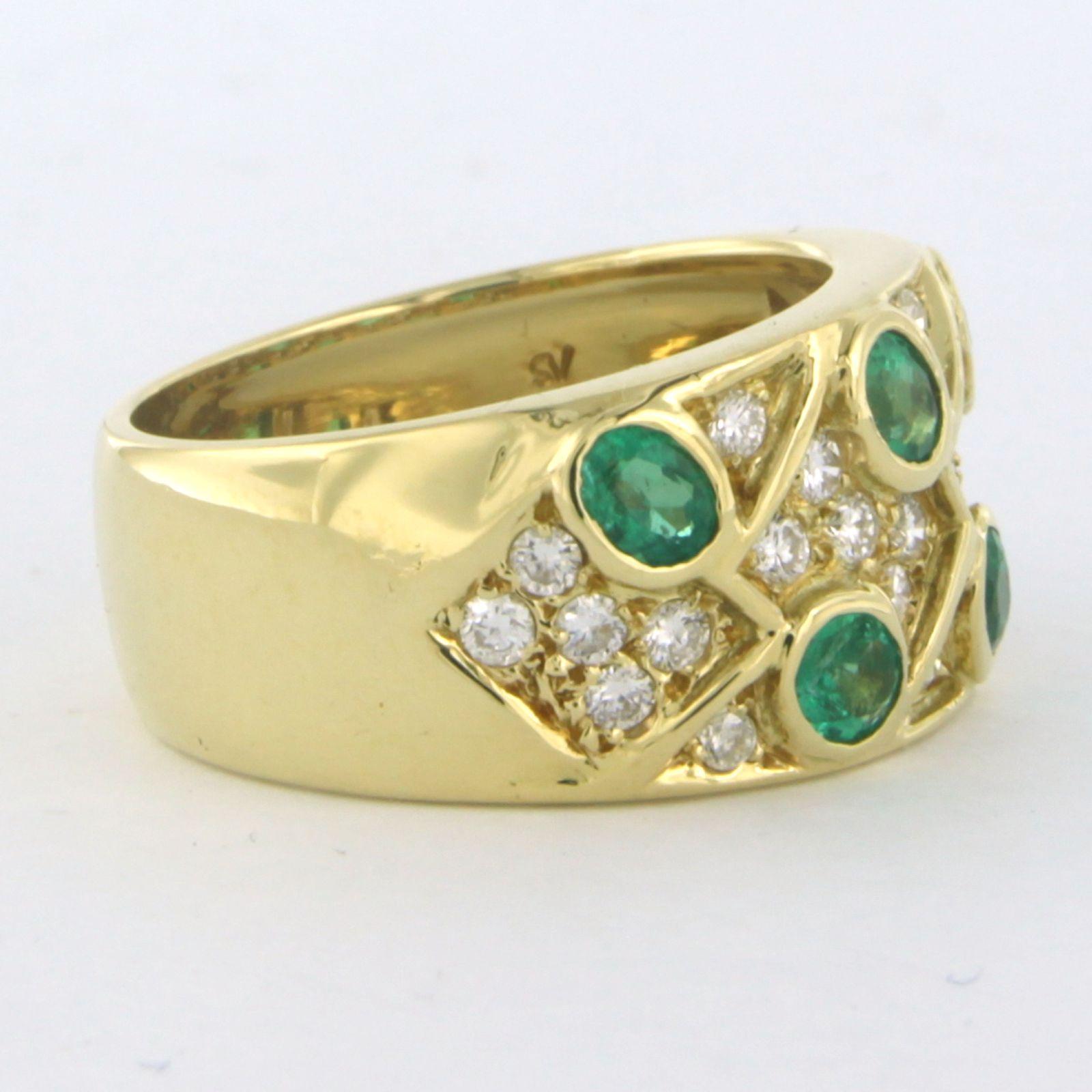 Emeralds and diamonds 18k gold ring ringsize 55 For Sale 1