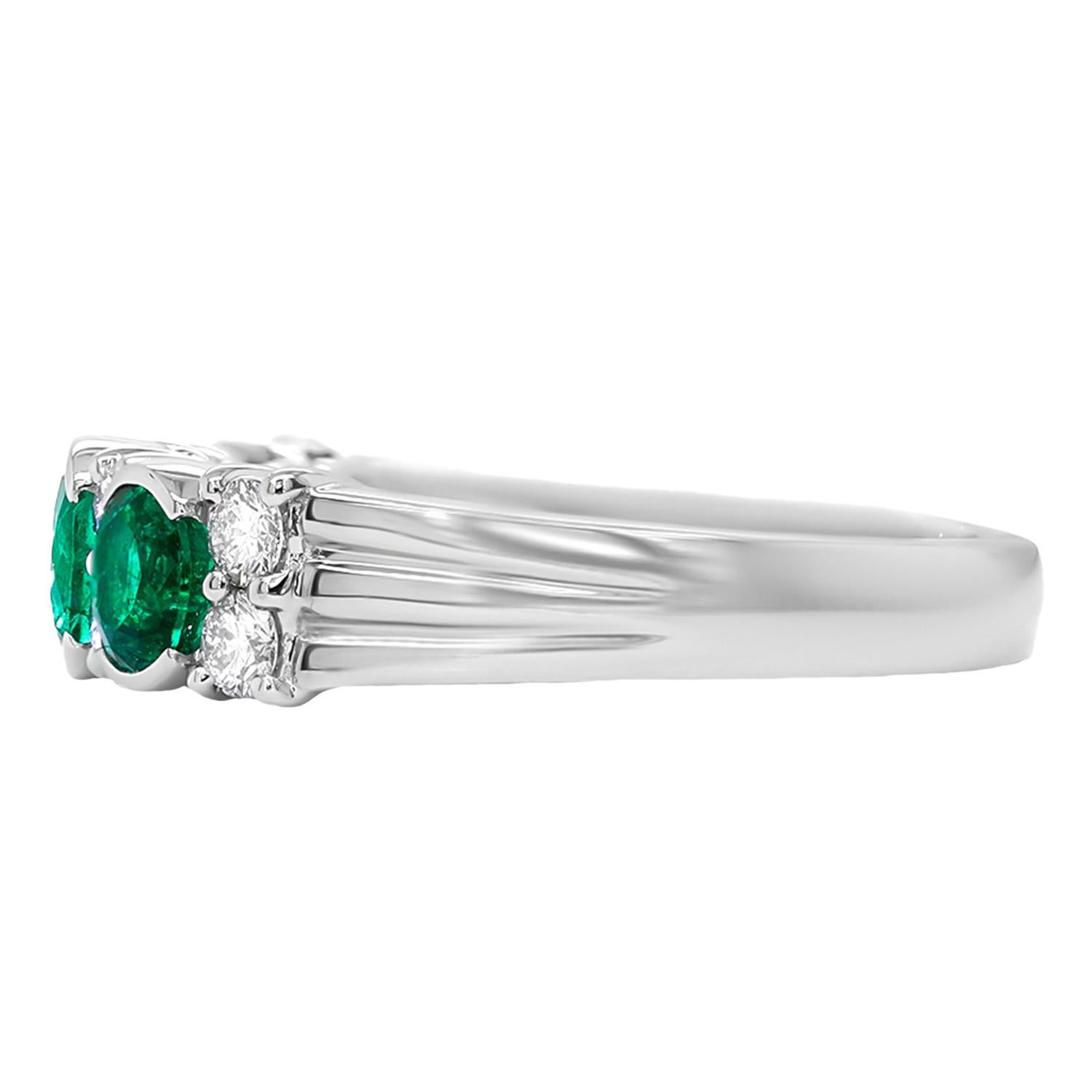 Contemporary Emeralds and Diamonds Band Ring 1.36 Carats 18K White Gold For Sale