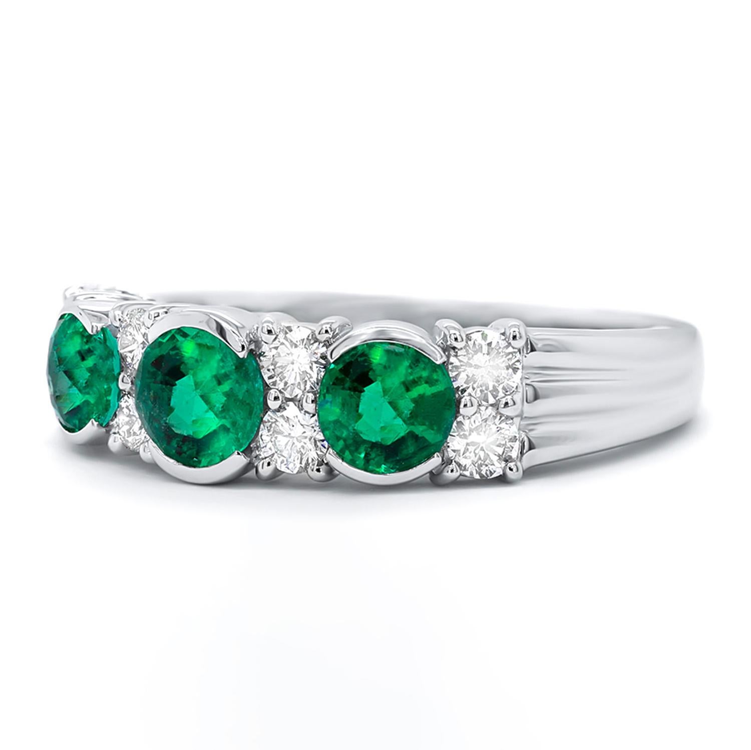 Round Cut Emeralds and Diamonds Band Ring 1.36 Carats 18K White Gold For Sale