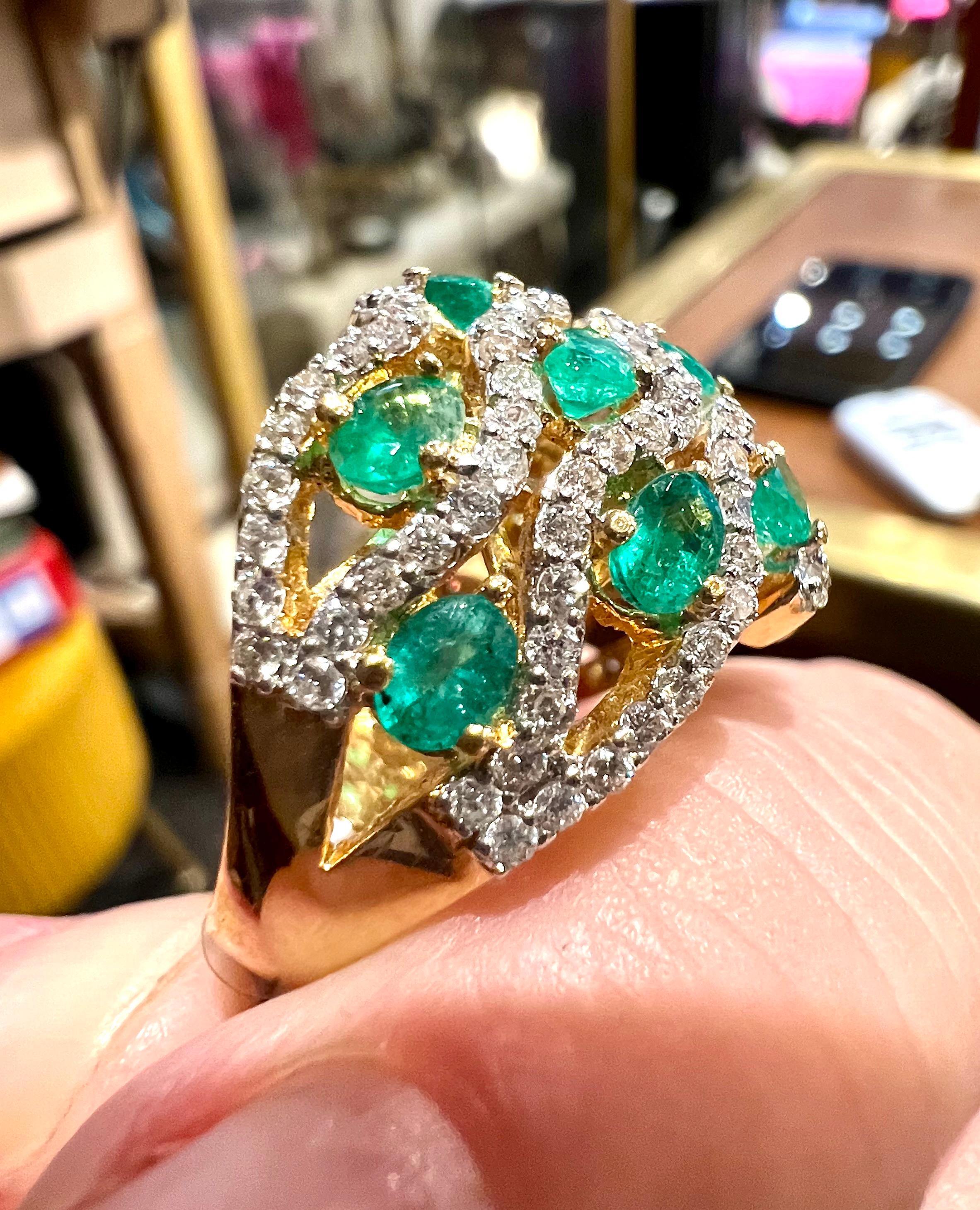 Anello con smeraldi e diamanti in oro 18 carati in vendita 8