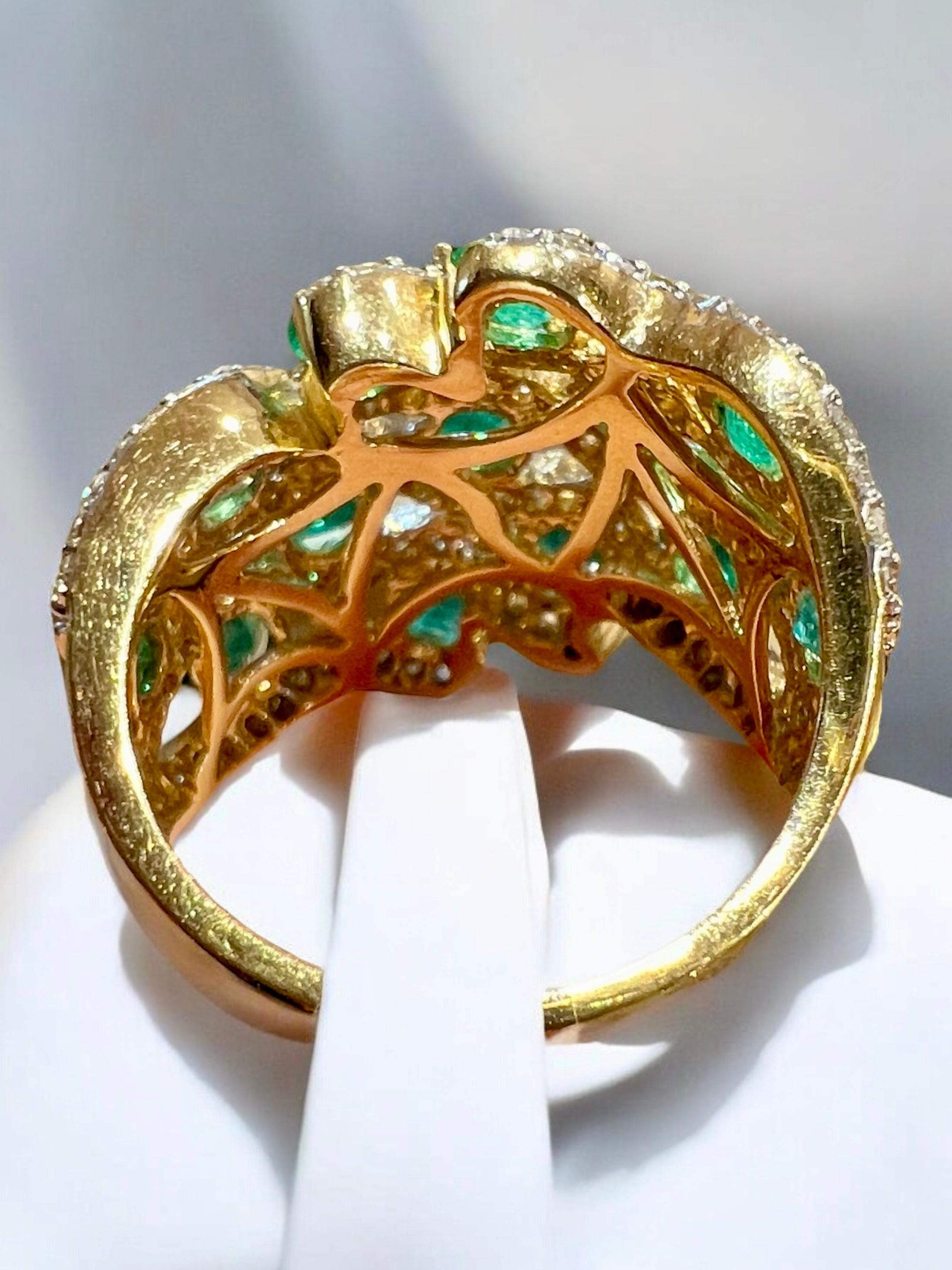 Emeralds and diamonds in 18-carat gold ring For Sale 2