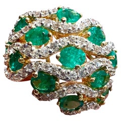 Smaragde und Diamanten in 18 Karat Goldring