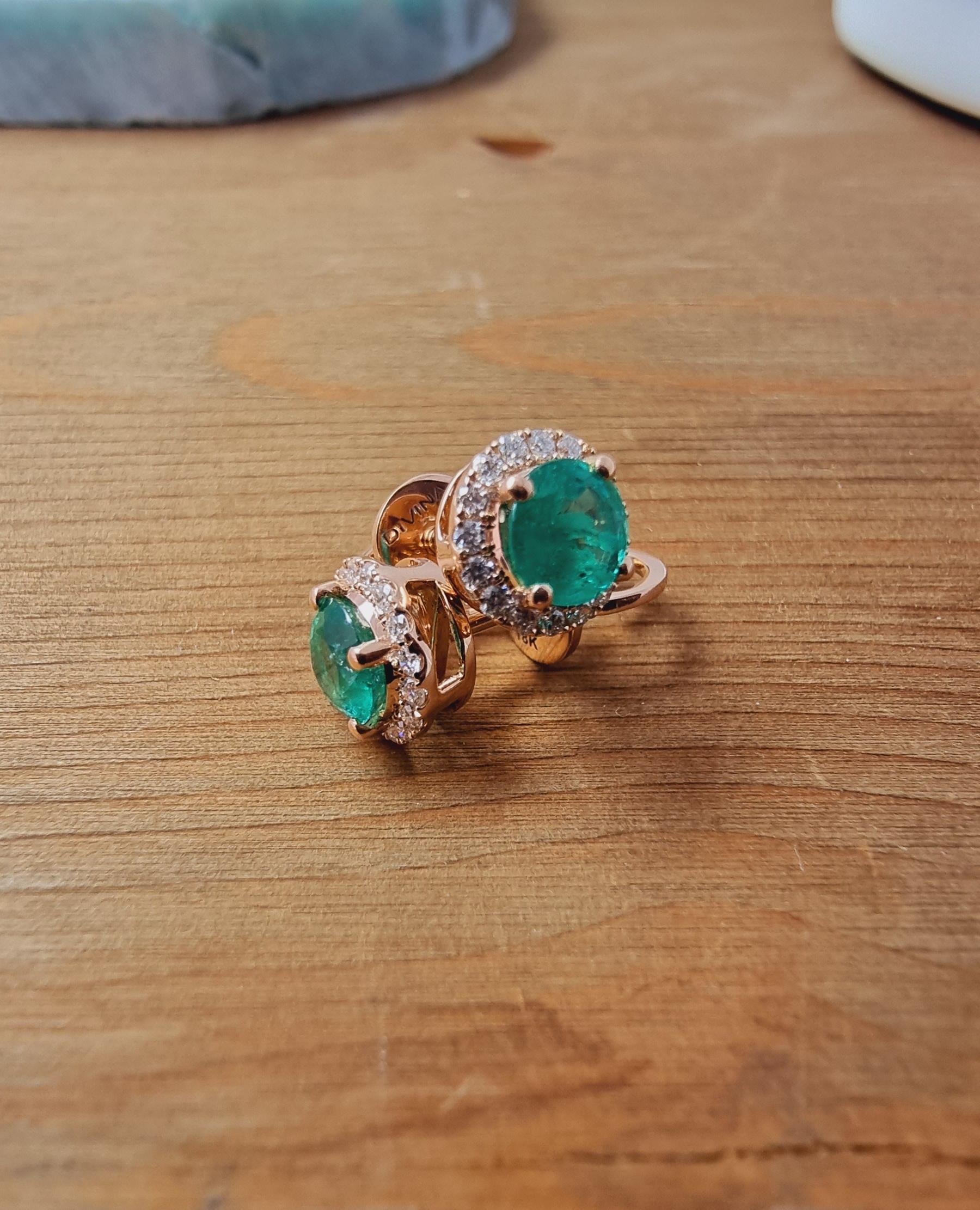 Emeralds and White Diamonds Earrings set in 18K Rose Gold In New Condition For Sale In ประเวศ, TH