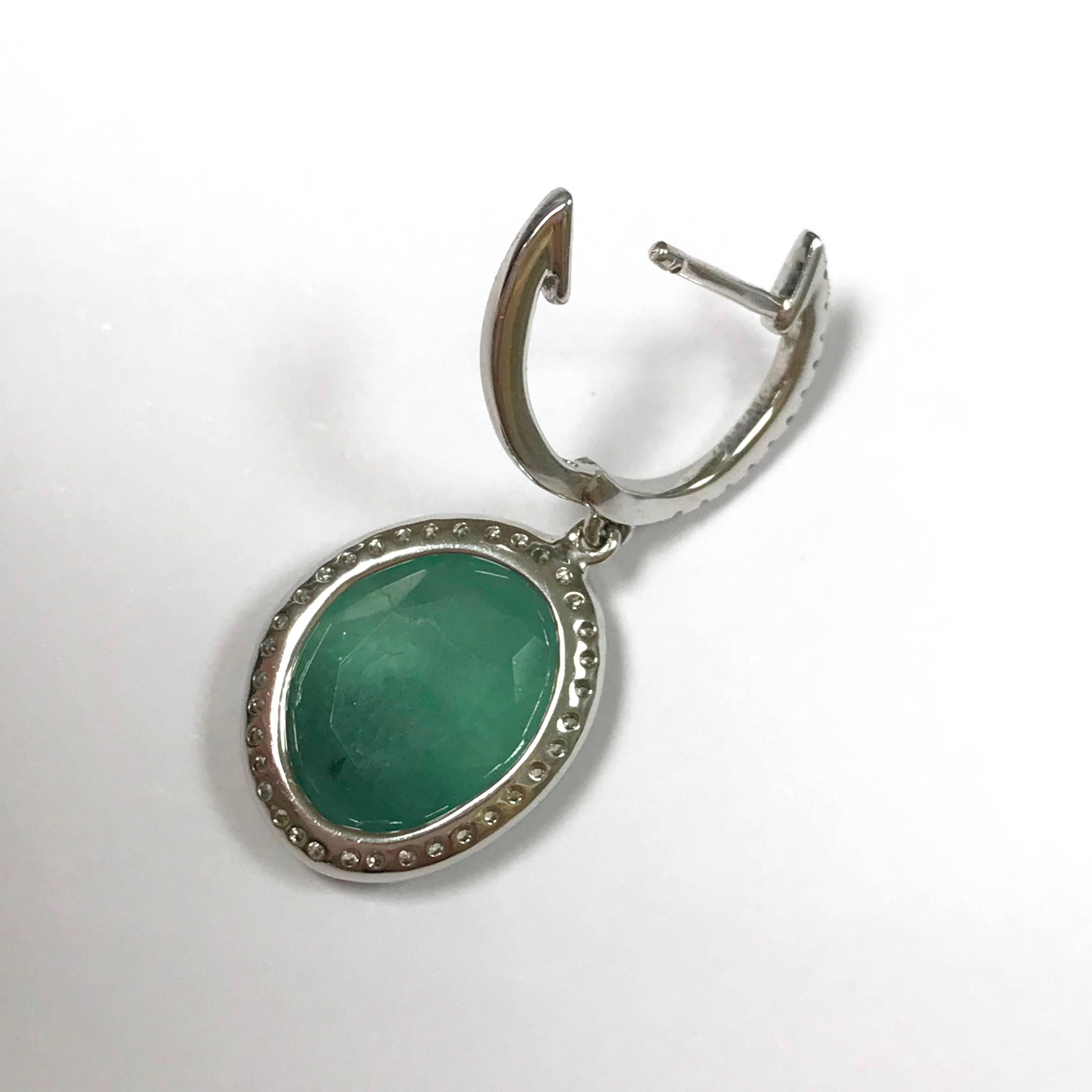 Art Deco Emeralds and White Diamonds White Gold 18 Karat Chandelier Earrings