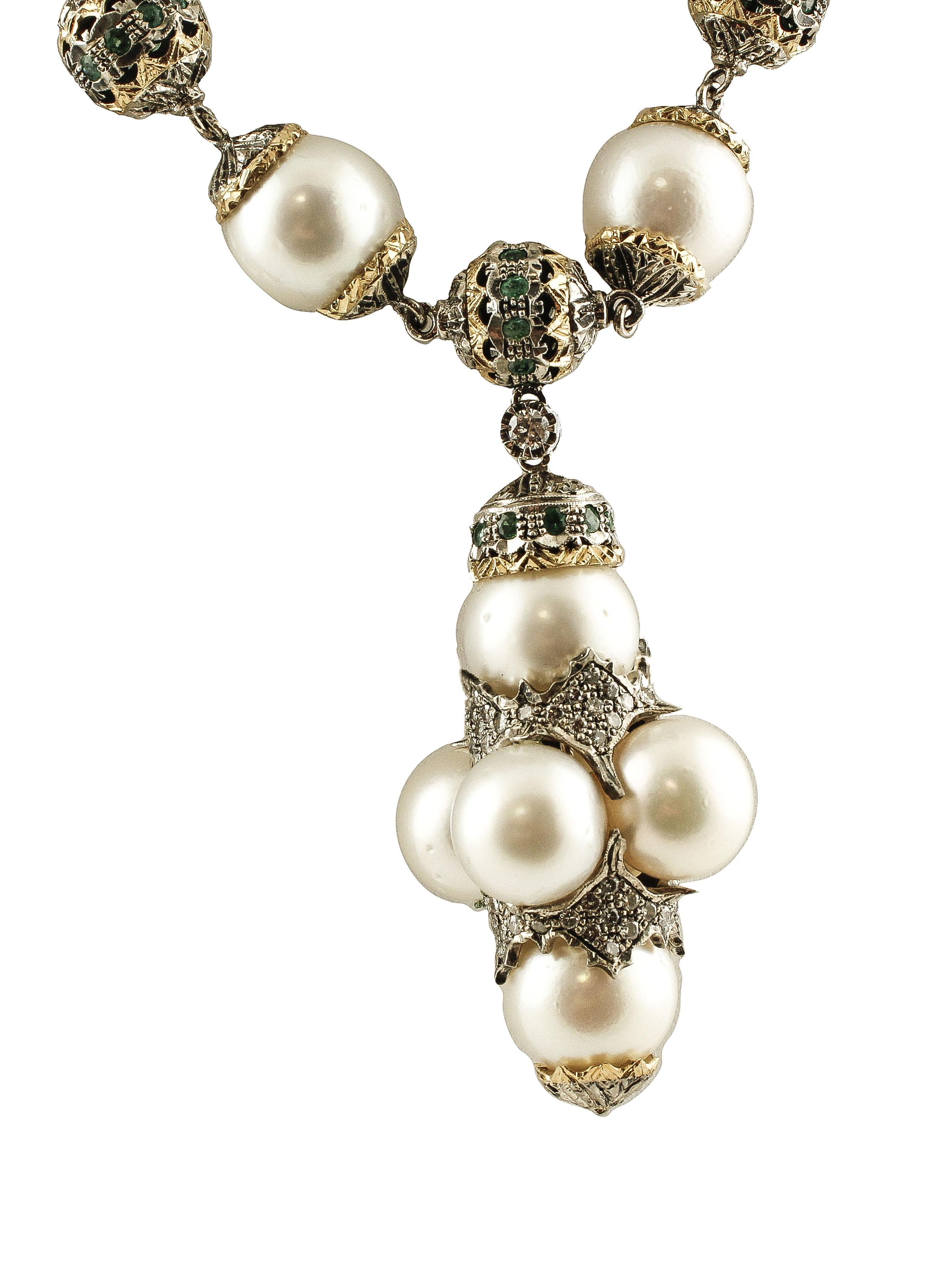 Halskette aus Roségold und Silber mit Smaragden, australischen Perlen und Diamanten (Retro) im Angebot