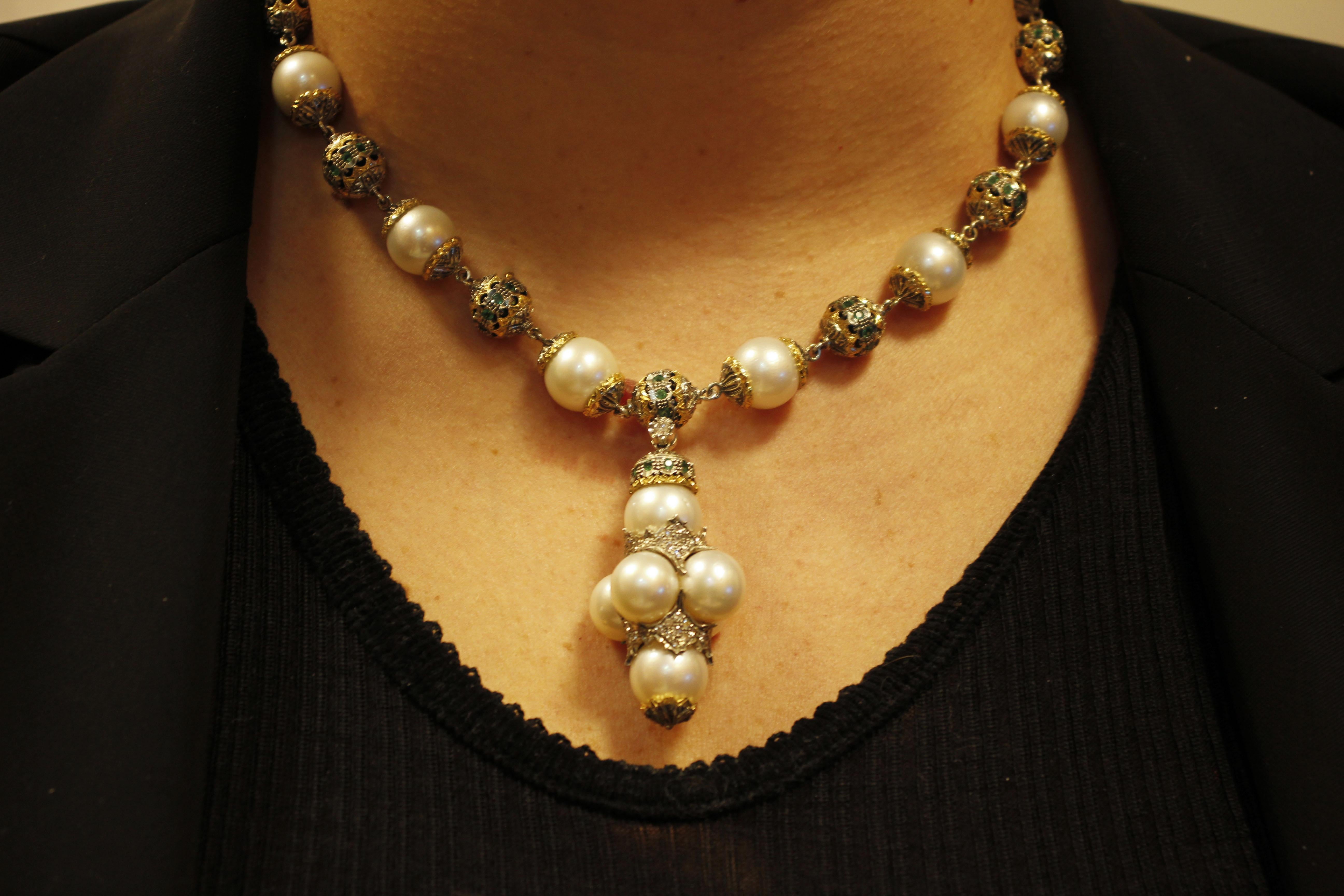 Emeralds Australian Pearls Diamonds Rose Gold and Silver Necklace In Good Condition For Sale In Marcianise, Marcianise (CE)