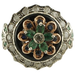 Émeraudes, saphirs bleus, diamants, onyx, bague Retrò en or rose et argent