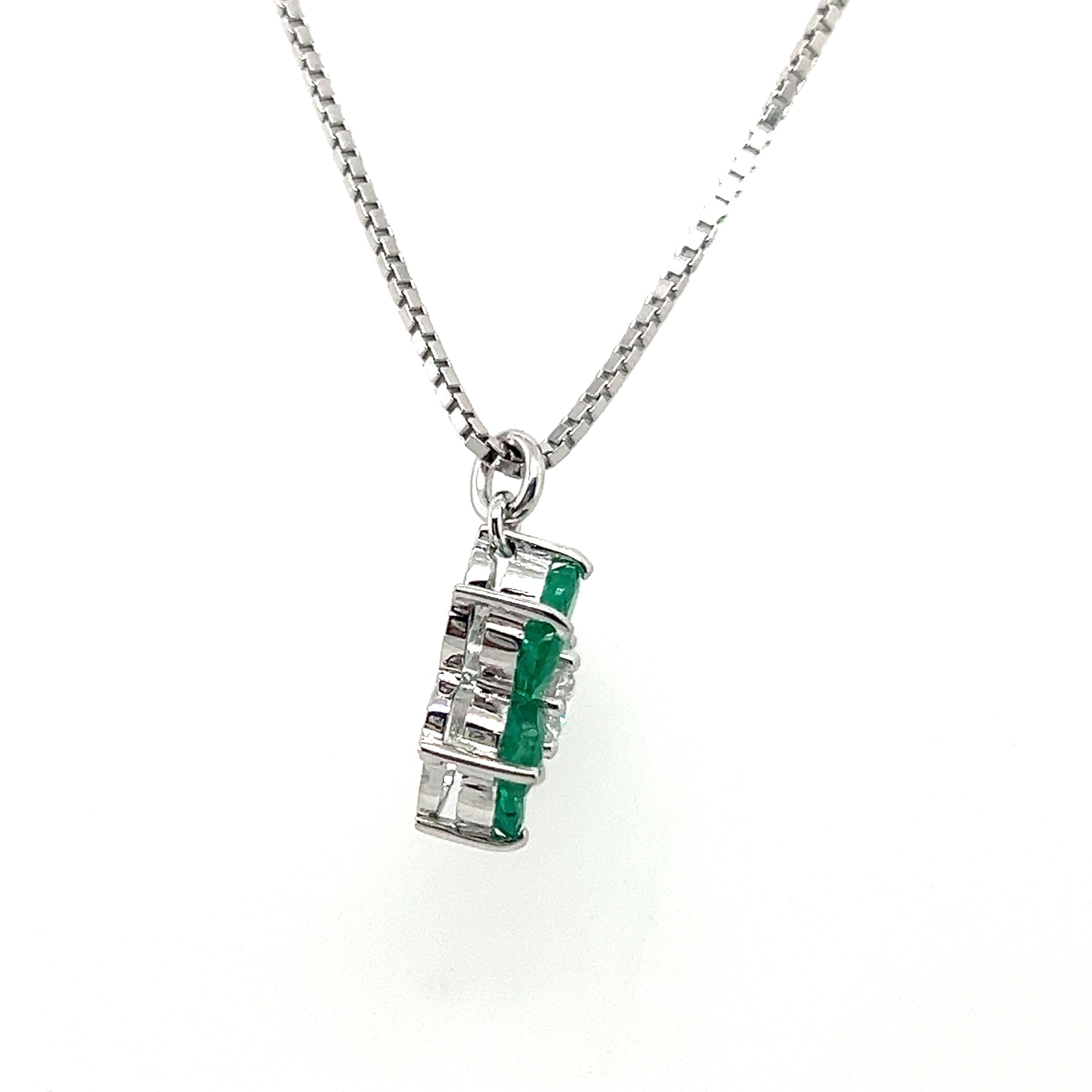 Emeralds & Diamond Flower Necklace in 18 Karat White Gold For Sale 4