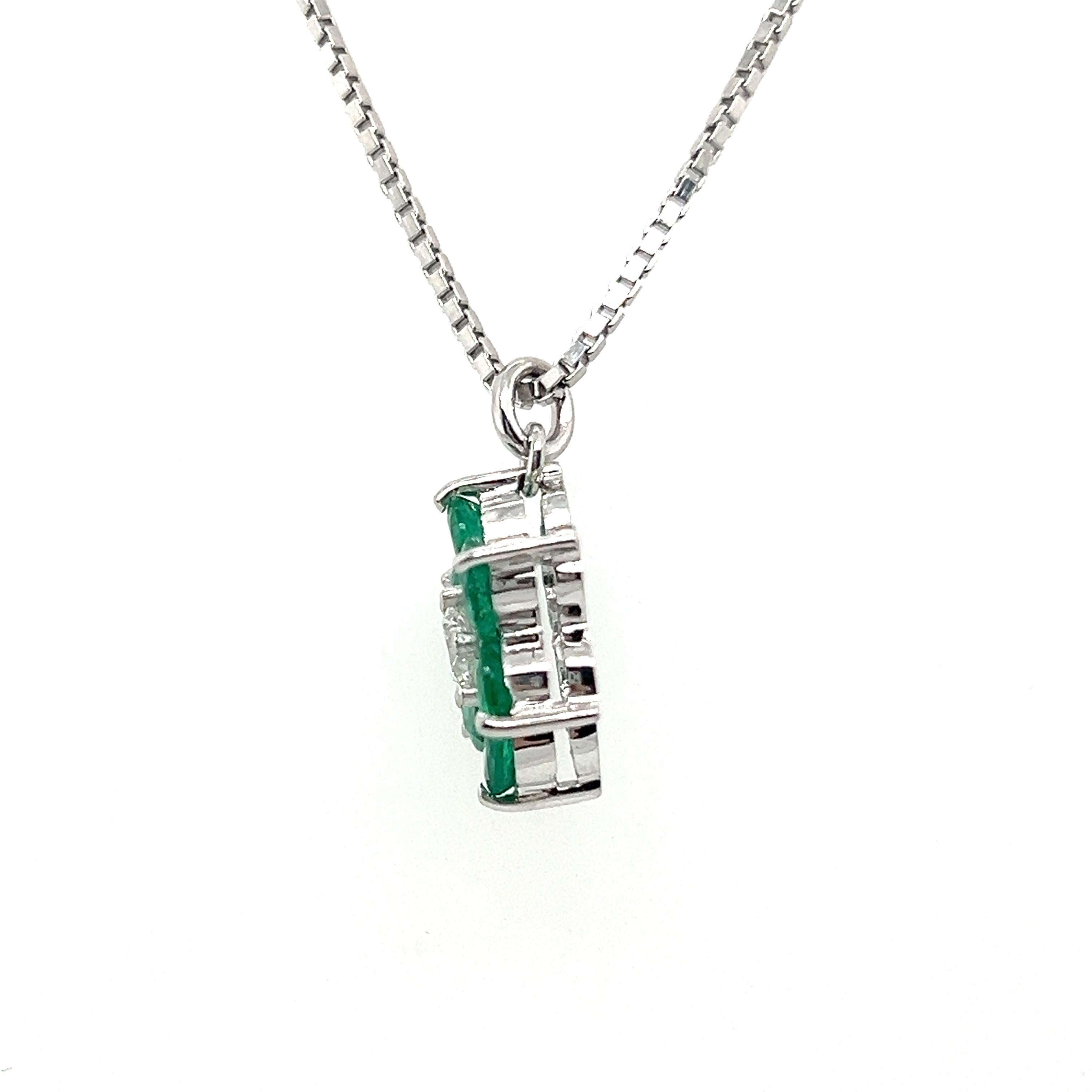Emeralds & Diamond Flower Necklace in 18 Karat White Gold For Sale 6