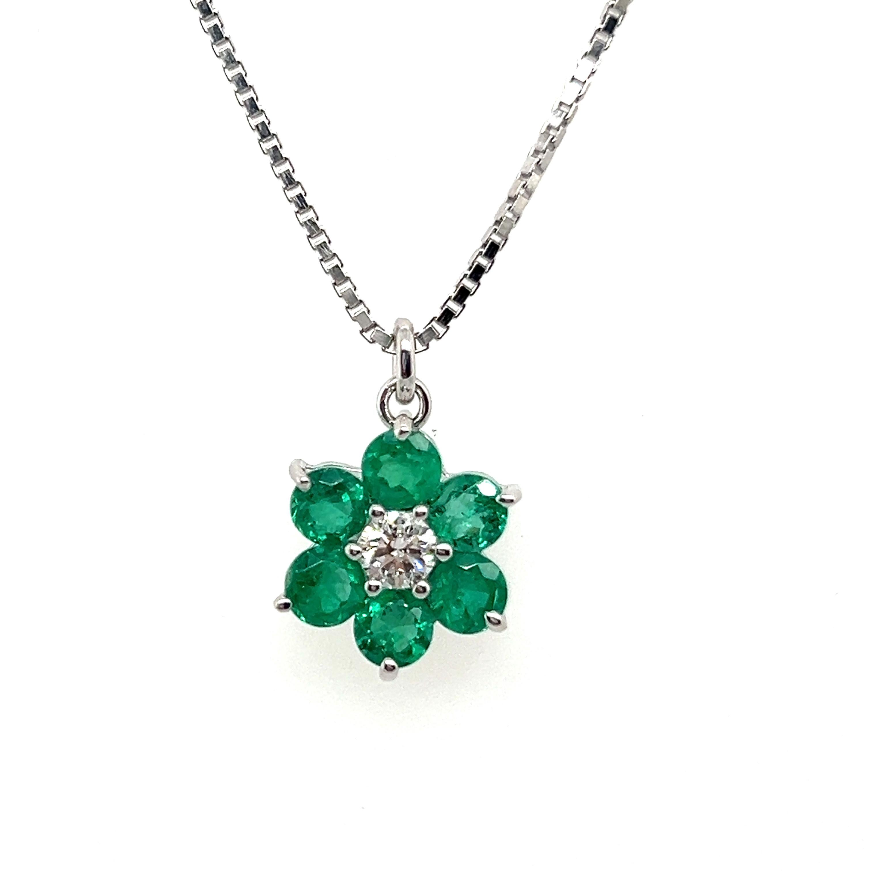 Modern Emeralds & Diamond Flower Necklace in 18 Karat White Gold For Sale