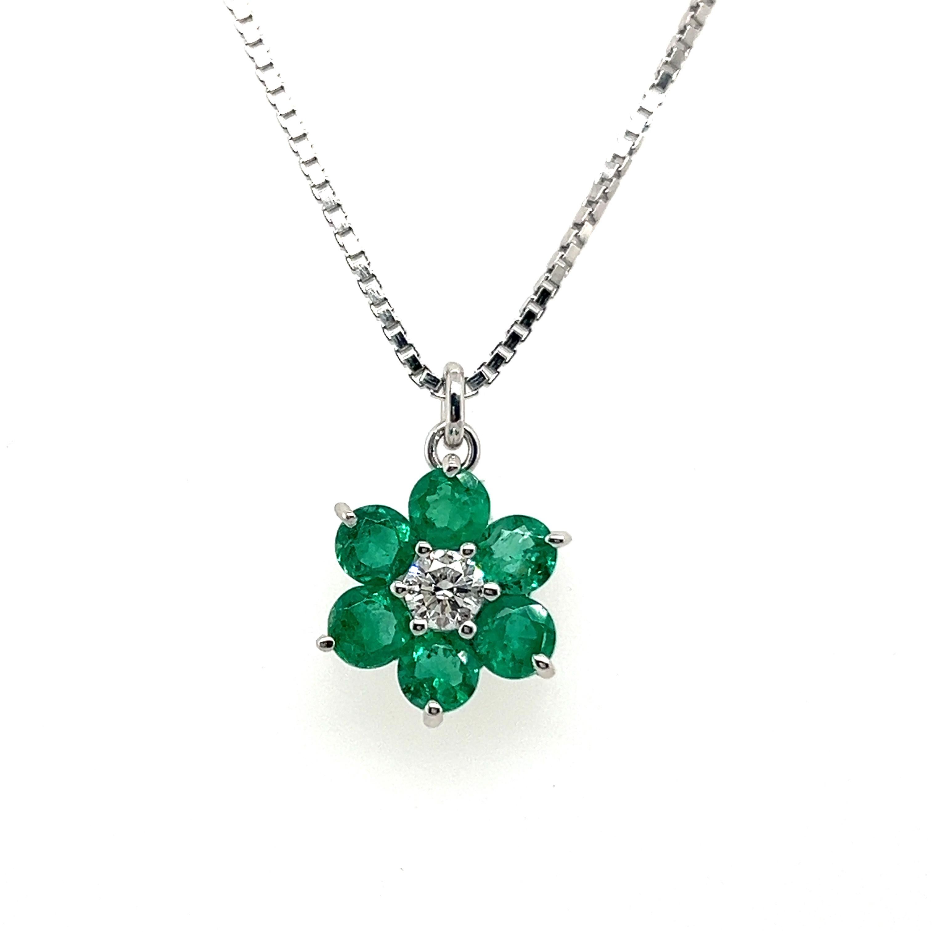 Emeralds & Diamond Flower Necklace in 18 Karat White Gold For Sale 1