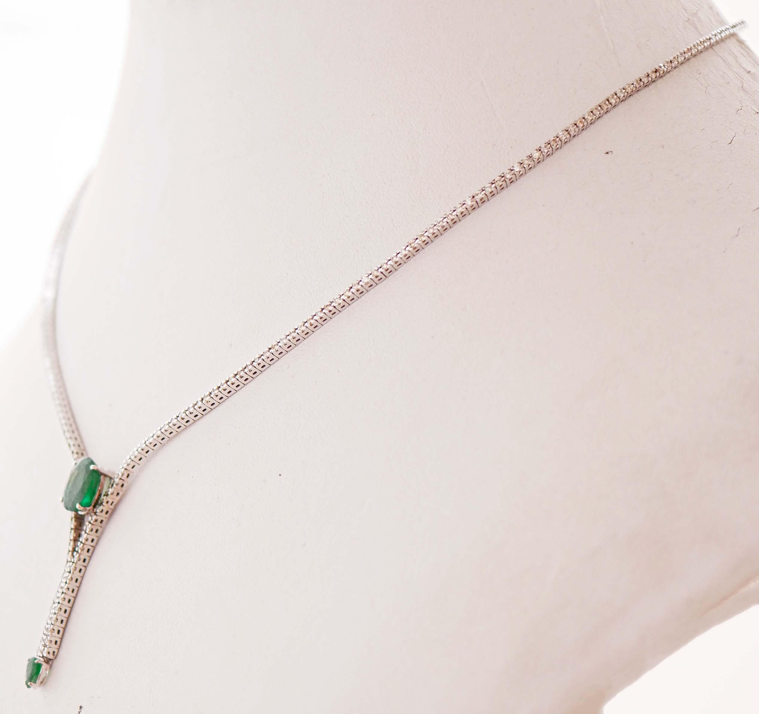 Elegant tennis necklace in 14 kt white gold structure mounted with diamonds for all the lenght; between two rows of diamonds, an oval emerald ad, as pendant, a drop emerald.
This necklace was totally handmade by Italian master goldsmiths and it is