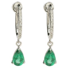 Boucles d'oreilles Sleepers en or blanc 18 carats avec émeraudes et diamants