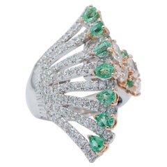 Bague en or blanc et rose 18 carats, émeraudes, diamants