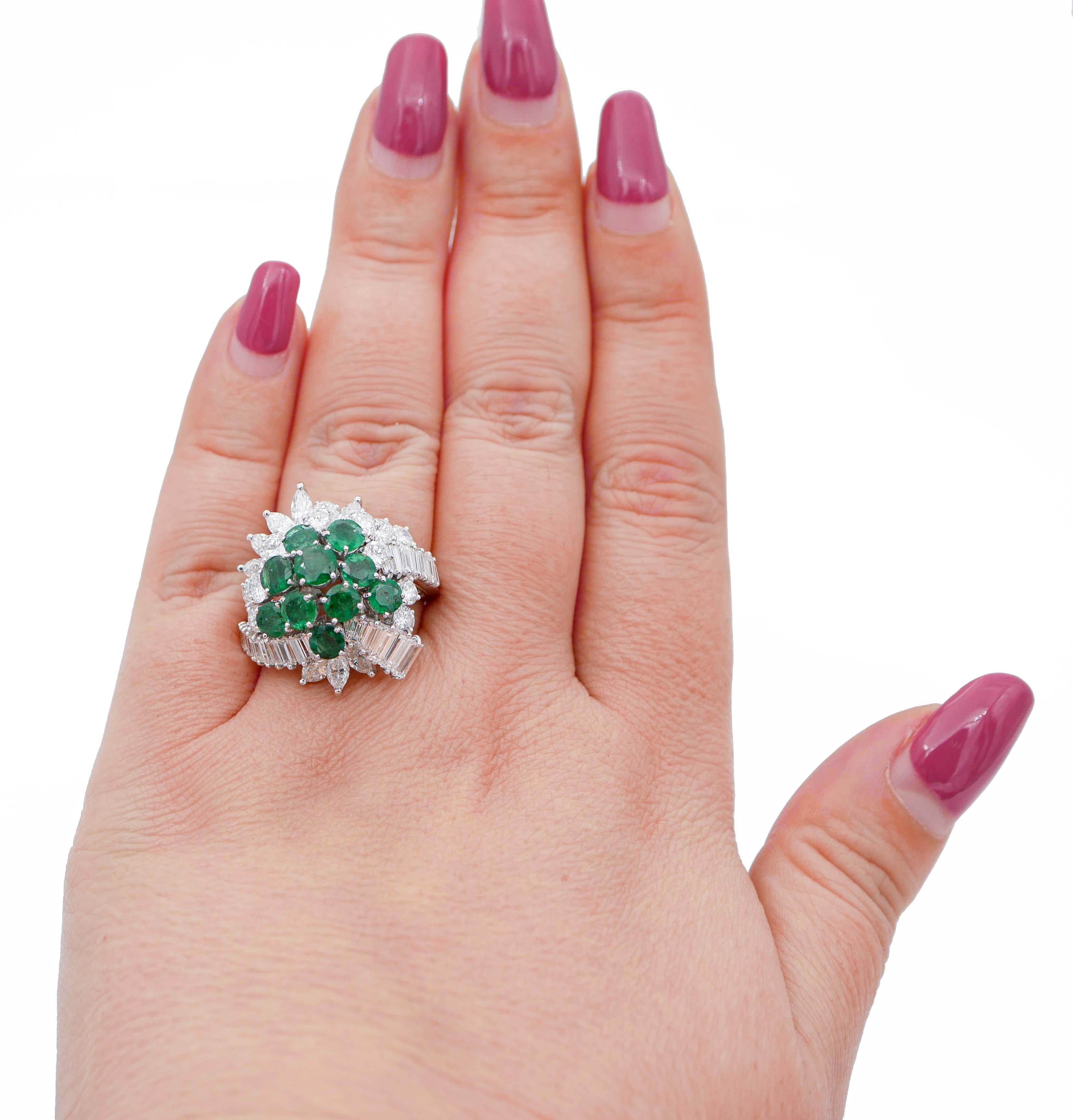 Emeralds, Diamonds, 18 Karat White Gold Ring In Good Condition For Sale In Marcianise, Marcianise (CE)