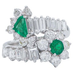 Bague en or blanc 18 carats, émeraudes et diamants