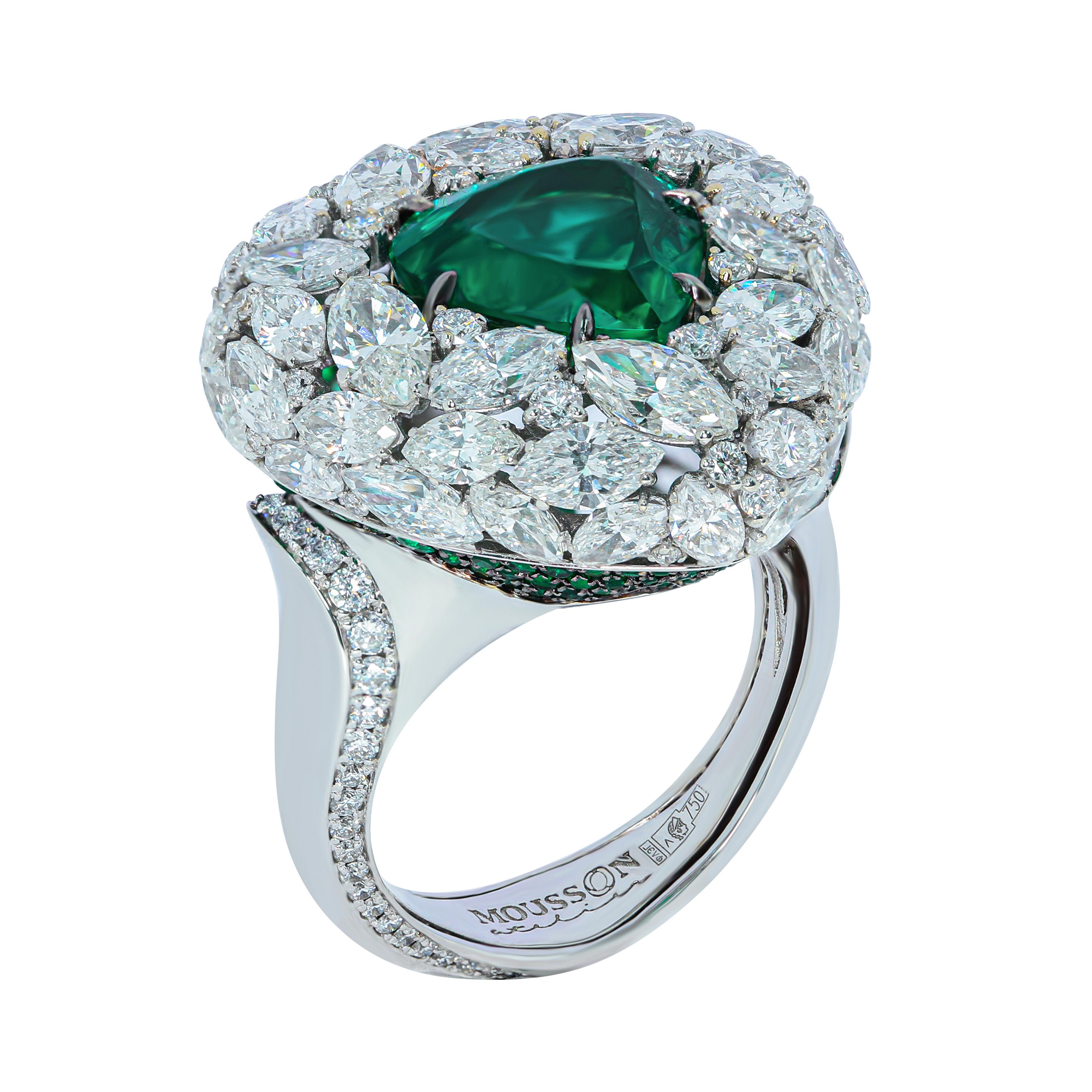 Contemporary Emeralds Diamonds 18 Karat White Gold Suite For Sale