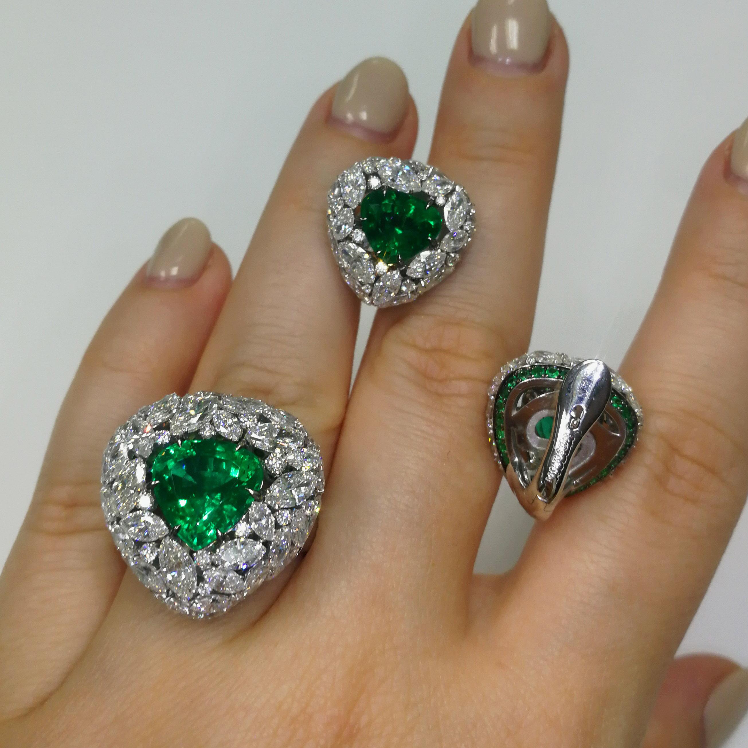 Women's Emeralds Diamonds 18 Karat White Gold Suite For Sale