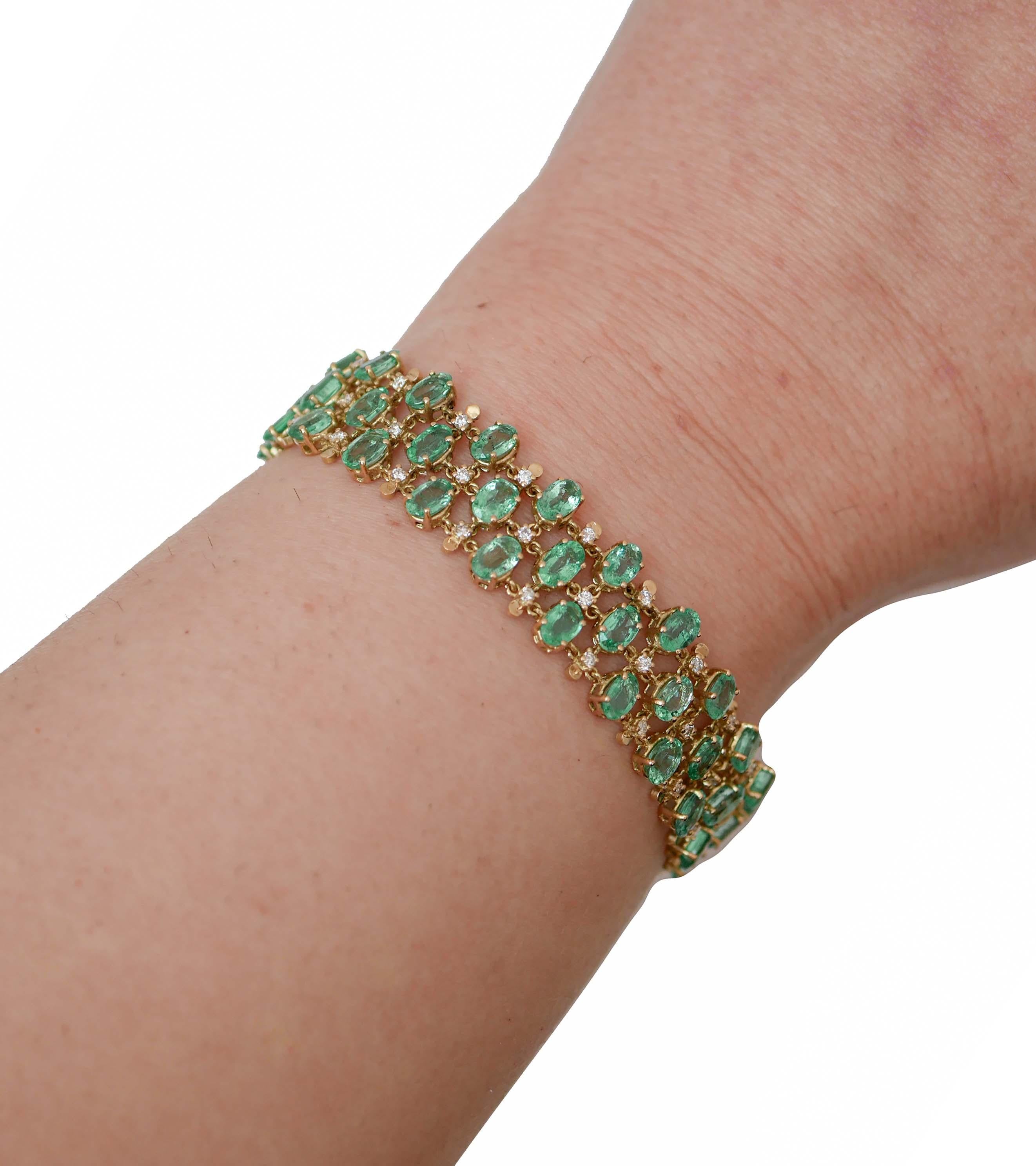 Smaragde, Diamanten, modernes Armband aus 18 Karat Gelbgold. im Zustand „Neu“ im Angebot in Marcianise, Marcianise (CE)