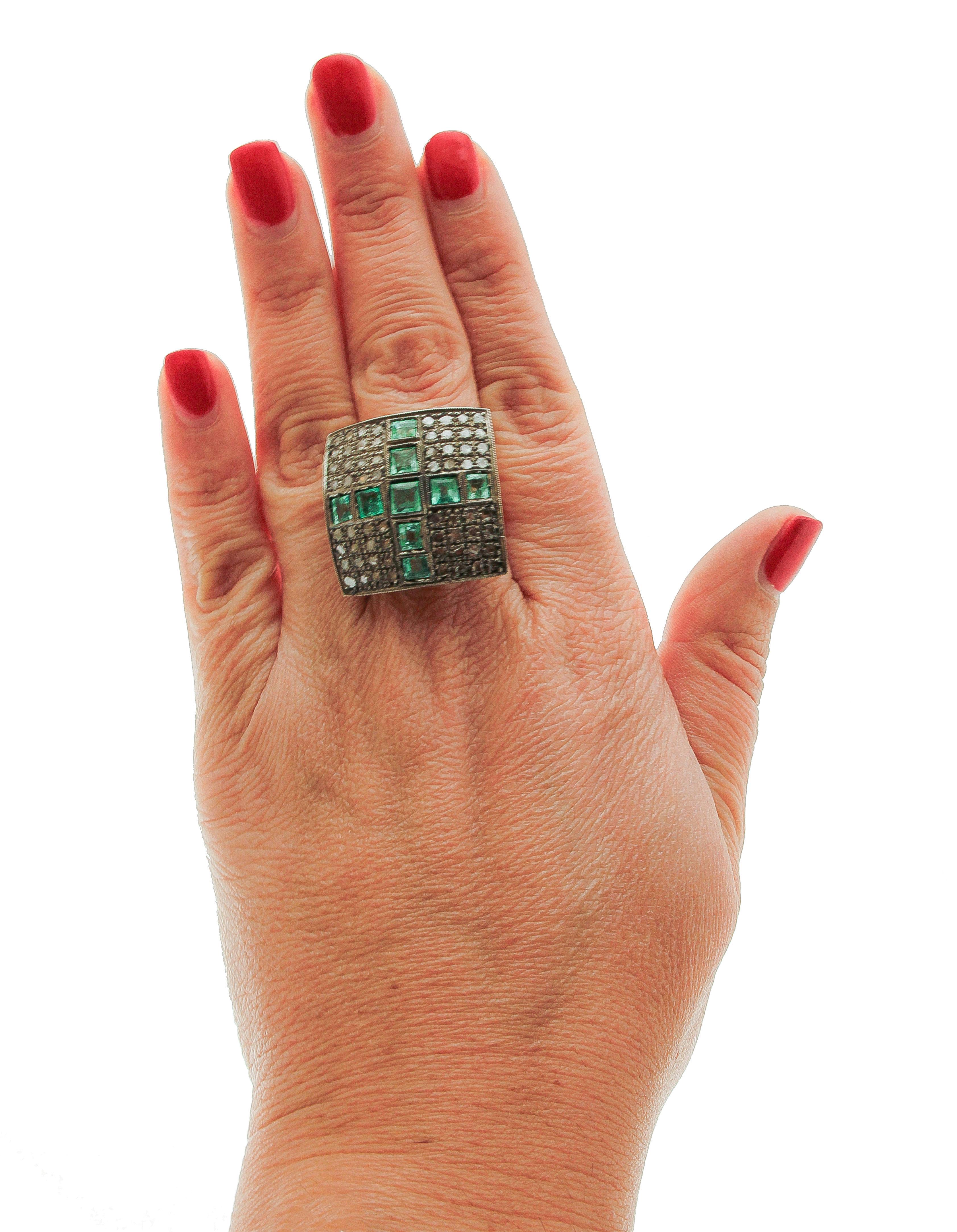 Emeralds, Diamonds, 9 Karat Rose Gold and Silver Cluster Retrò Ring In Excellent Condition For Sale In Marcianise, Marcianise (CE)