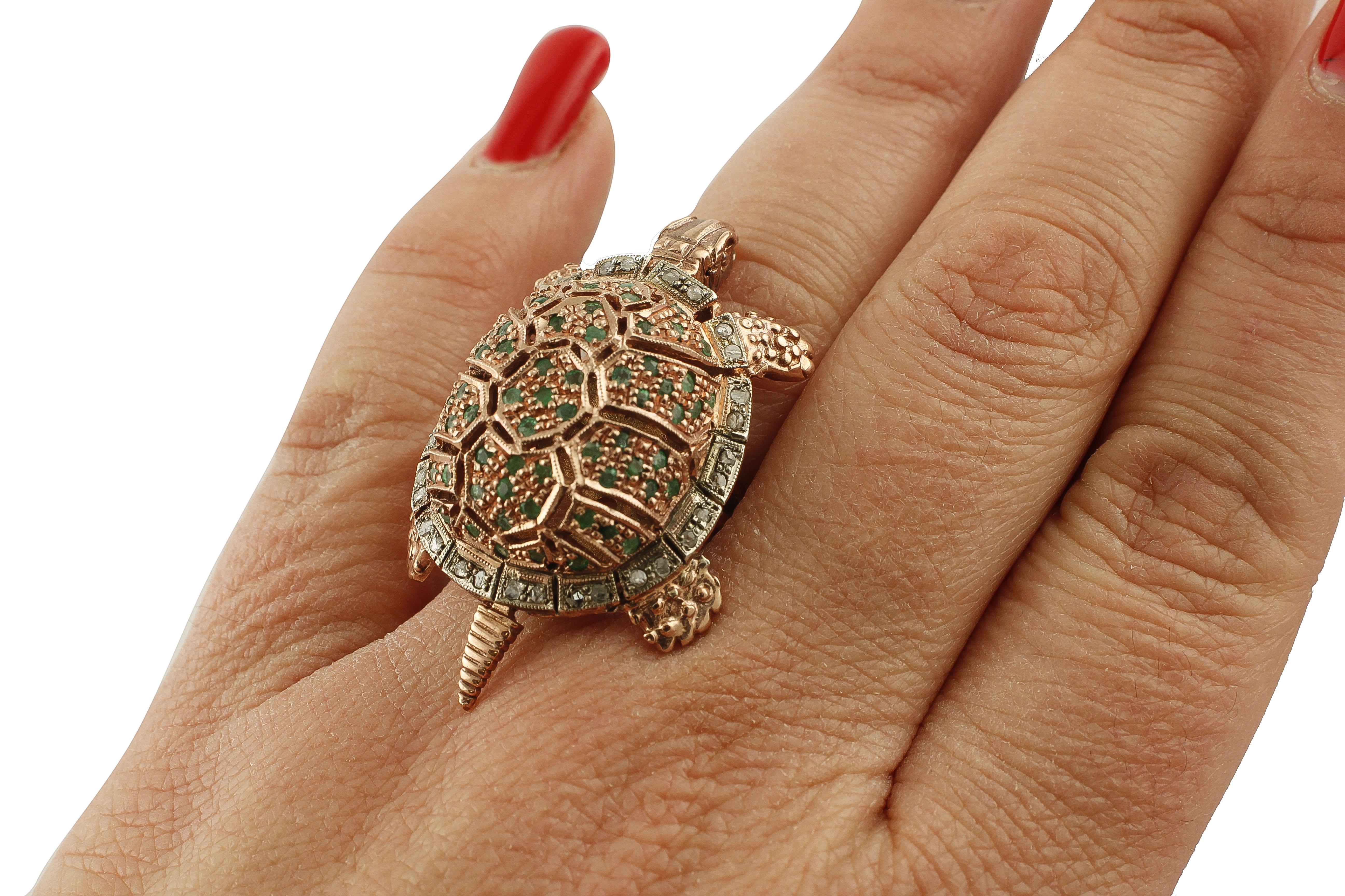 Emeralds, Diamonds 9 Karat Rose Gold and Silver Turtle Ring In Good Condition In Marcianise, Marcianise (CE)