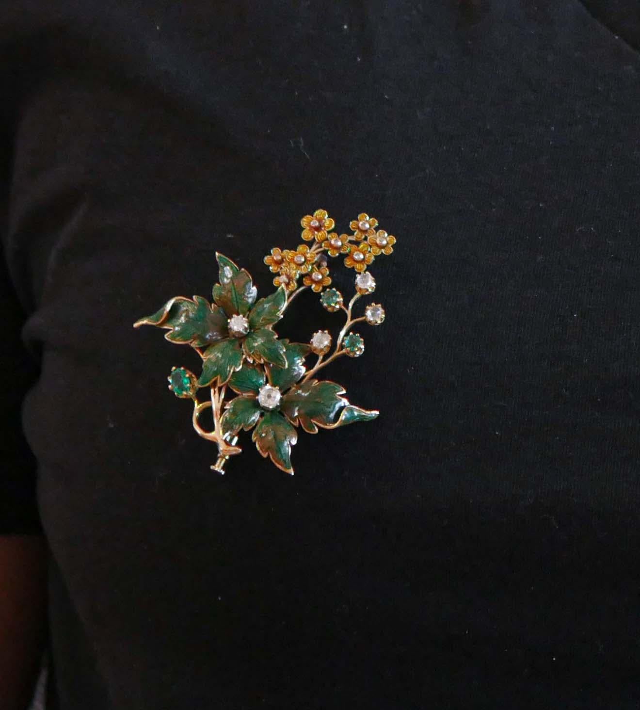 Emeralds, Diamonds, Enamel, 14 Karat Rose Gold Brooch. In Good Condition In Marcianise, Marcianise (CE)