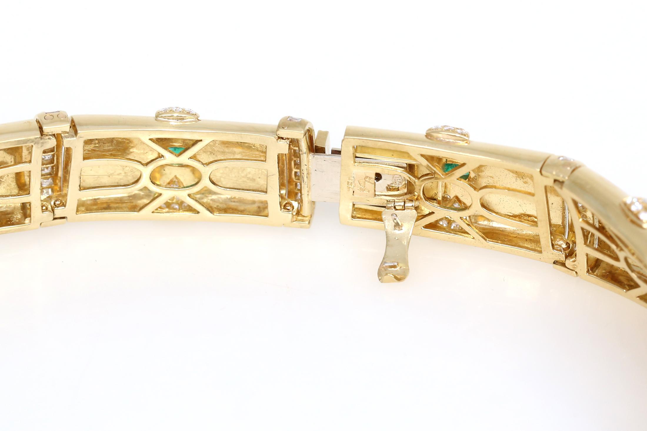 Emeralds Diamonds Necklace Earrings Set Yellow Gold 18K, 1984 For Sale 7