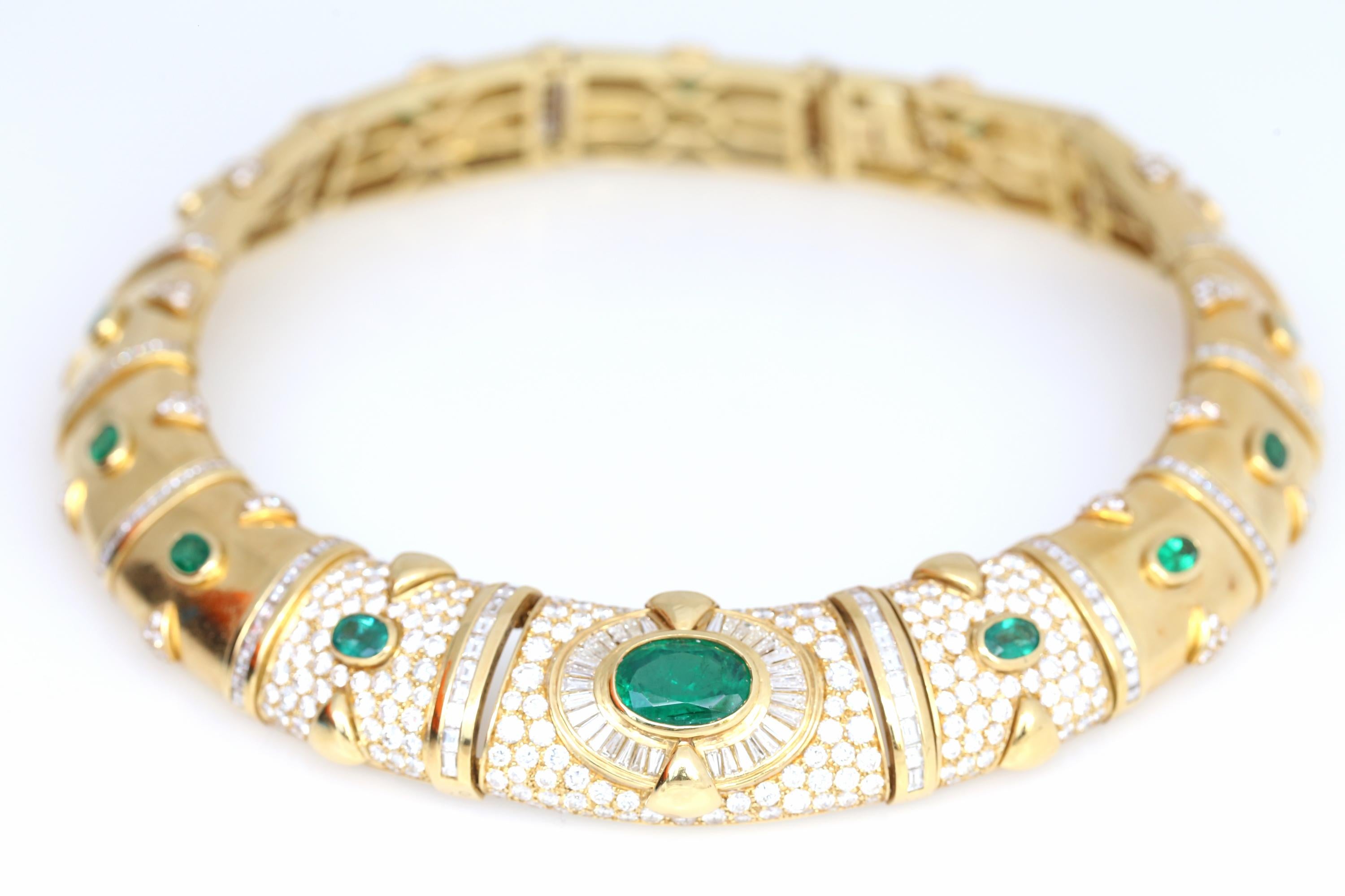 Women's Emeralds Diamonds Necklace Earrings Set Yellow Gold 18K, 1984 For Sale