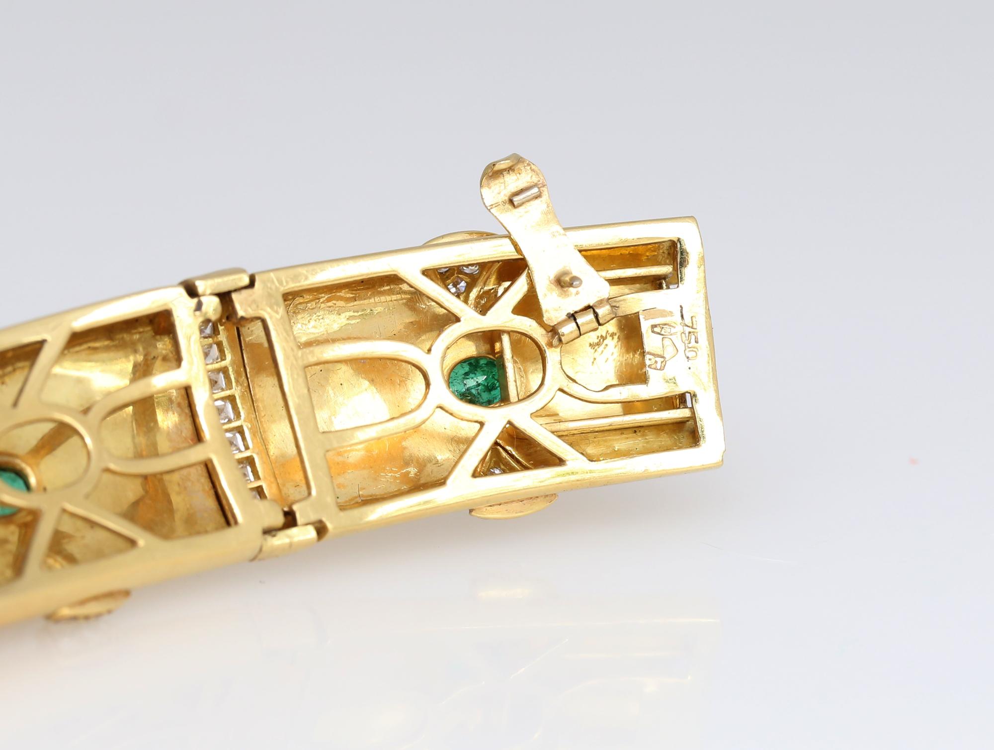 Emeralds Diamonds Necklace Earrings Set Yellow Gold 18K, 1984 For Sale 4