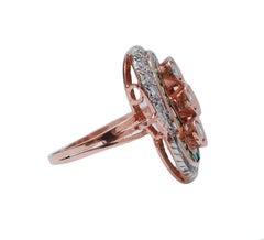 Emeraudes, diamants, bague en or rose et en argent.