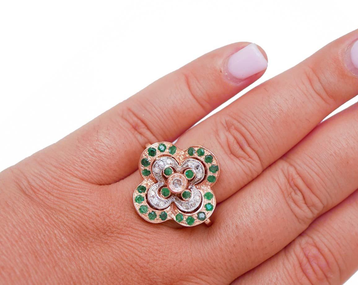 Anello con smeraldi, diamanti, oro rosa e argento. In condizioni buone in vendita a Marcianise, Marcianise (CE)