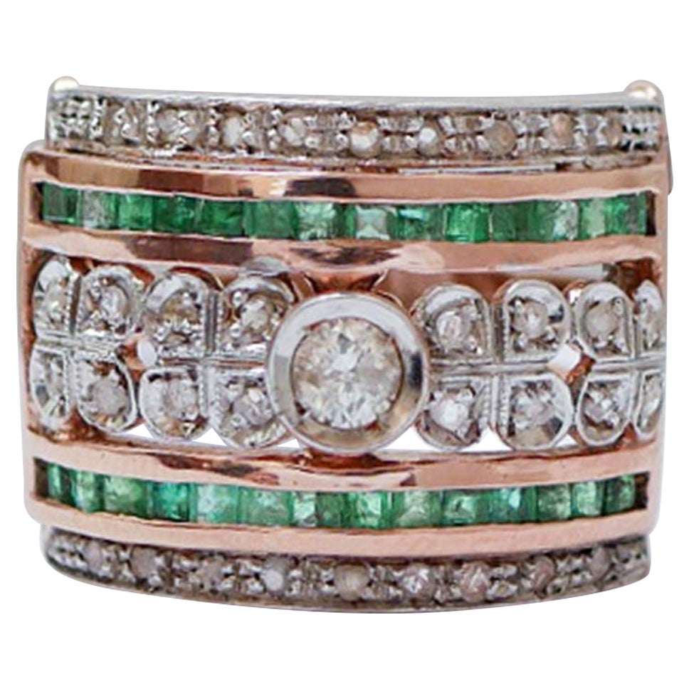 Anello con smeraldi, diamanti, oro rosa e argento.