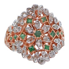 Anello con smeraldi, diamanti, oro rosa e argento.