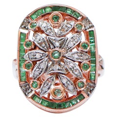 Anello con smeraldi, diamanti, oro rosa e argento.