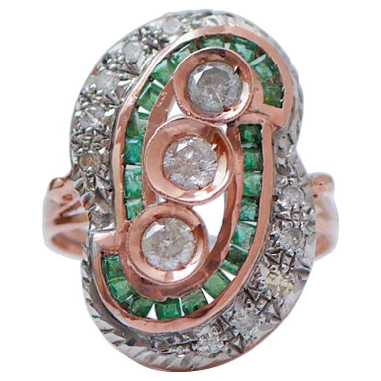 Emeraudes, diamants, bague en or rose et en argent. en vente