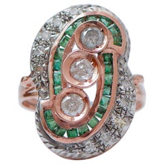 Emeraudes, diamants, bague en or rose et en argent.