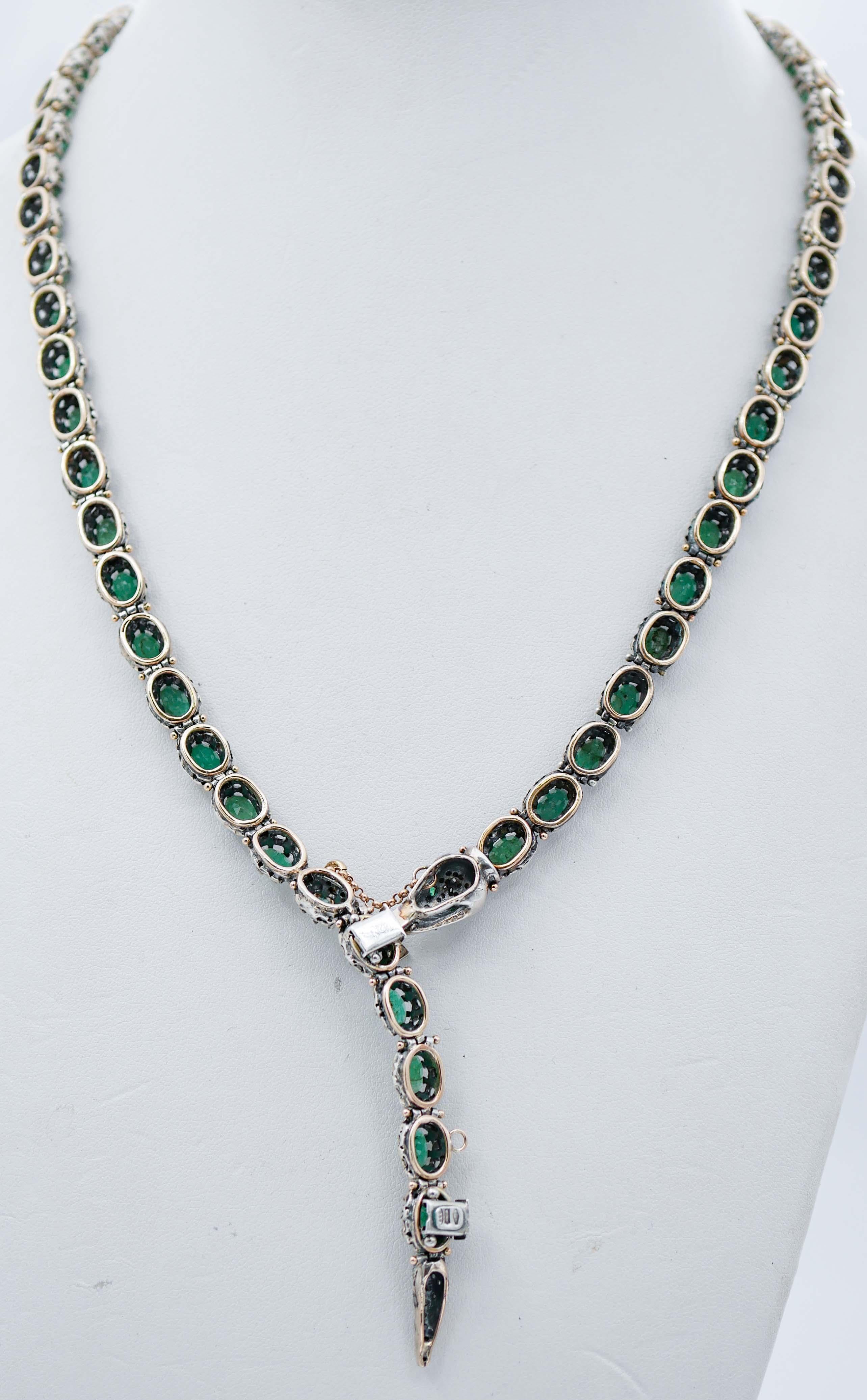 Retro-Schlangenhalskette aus Roségold und Silber mit Smaragden, grünen Steinen, Diamanten im Zustand „Neu“ in Marcianise, Marcianise (CE)