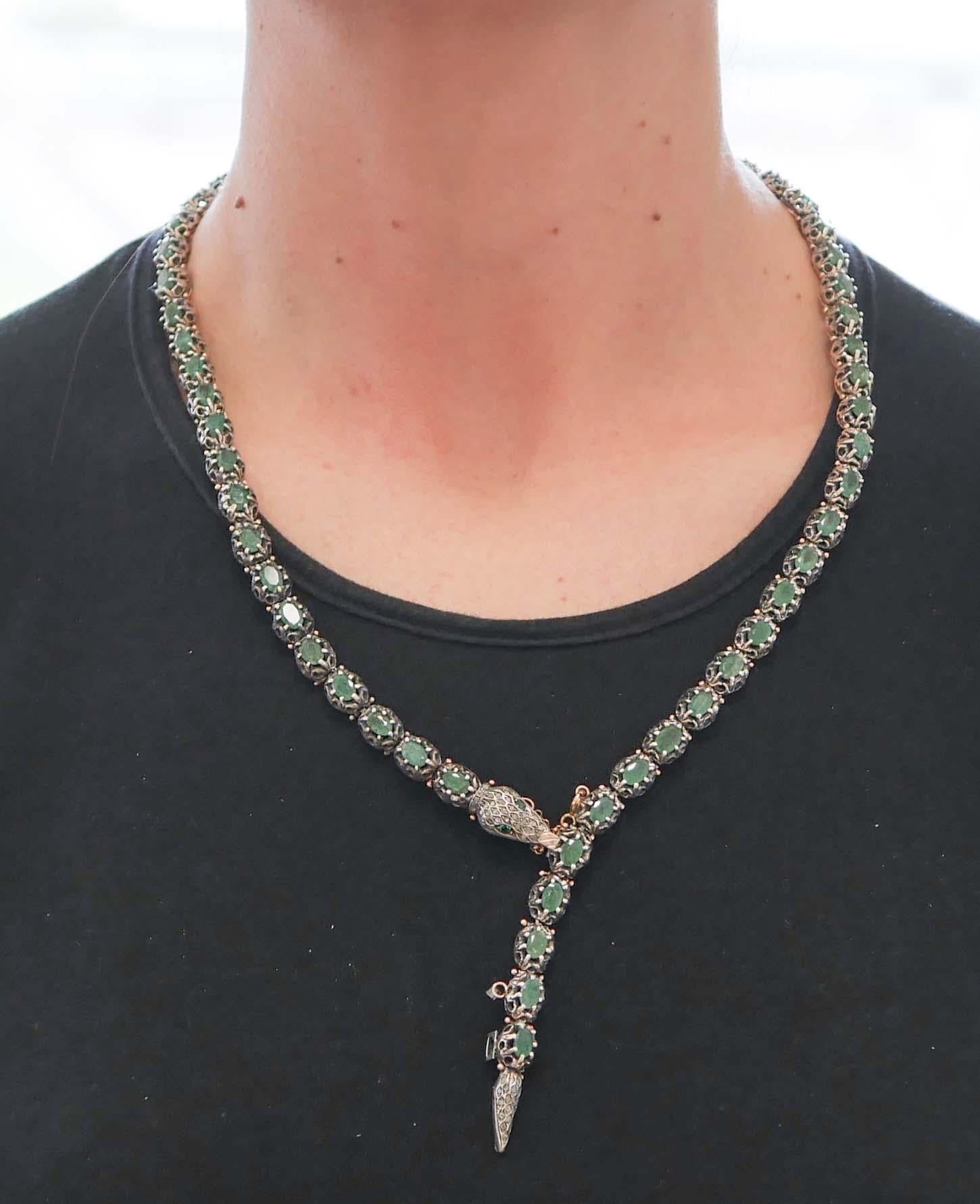 Retro-Schlangenhalskette aus Roségold und Silber mit Smaragden, grünen Steinen, Diamanten 1
